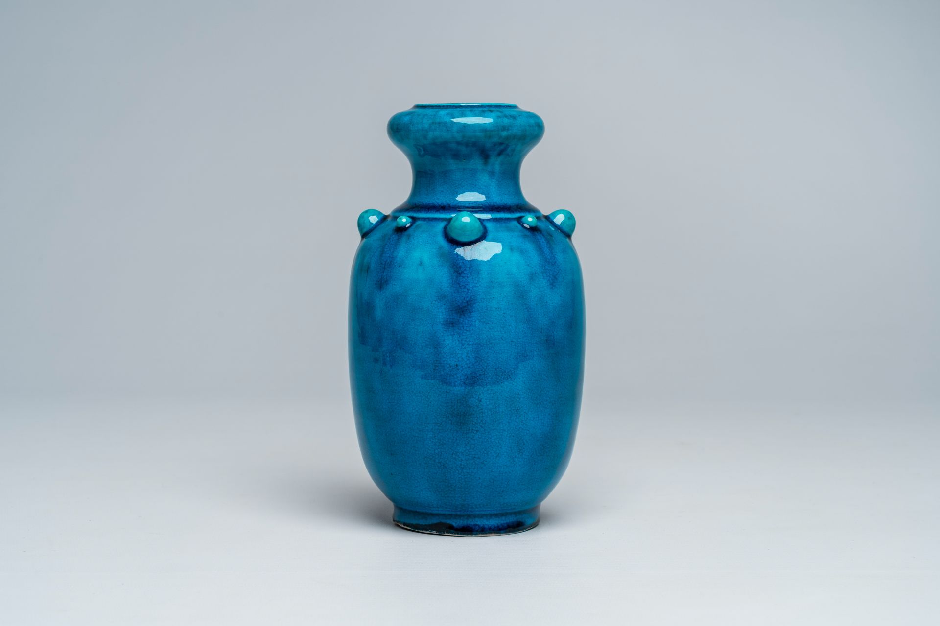 A Chinese monochrome turquoise vase, 19th C. - Image 2 of 6