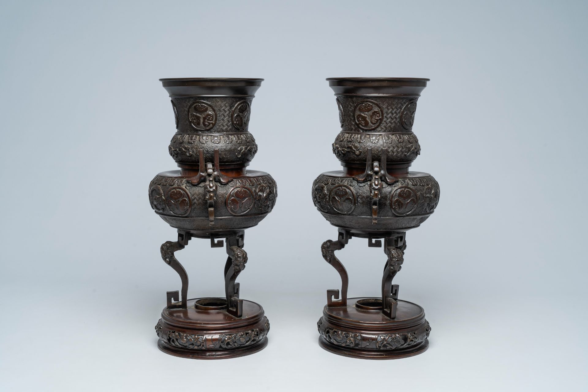A pair of Japanese bronze vases with Tokugawa medallions in relief, Meiji, 19th C. - Image 3 of 7