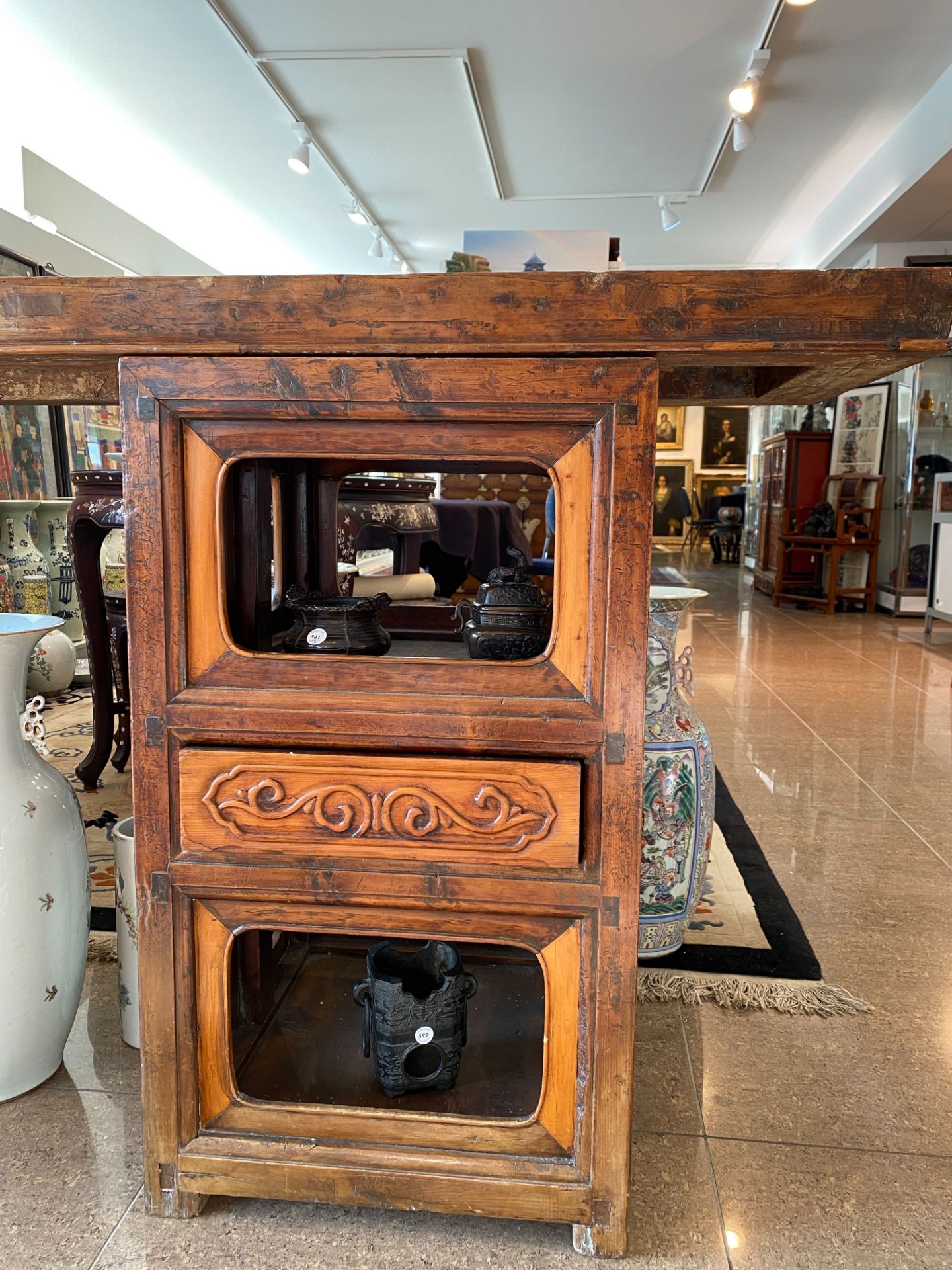 A long Chinese wood console table, 20th C. - Image 13 of 22