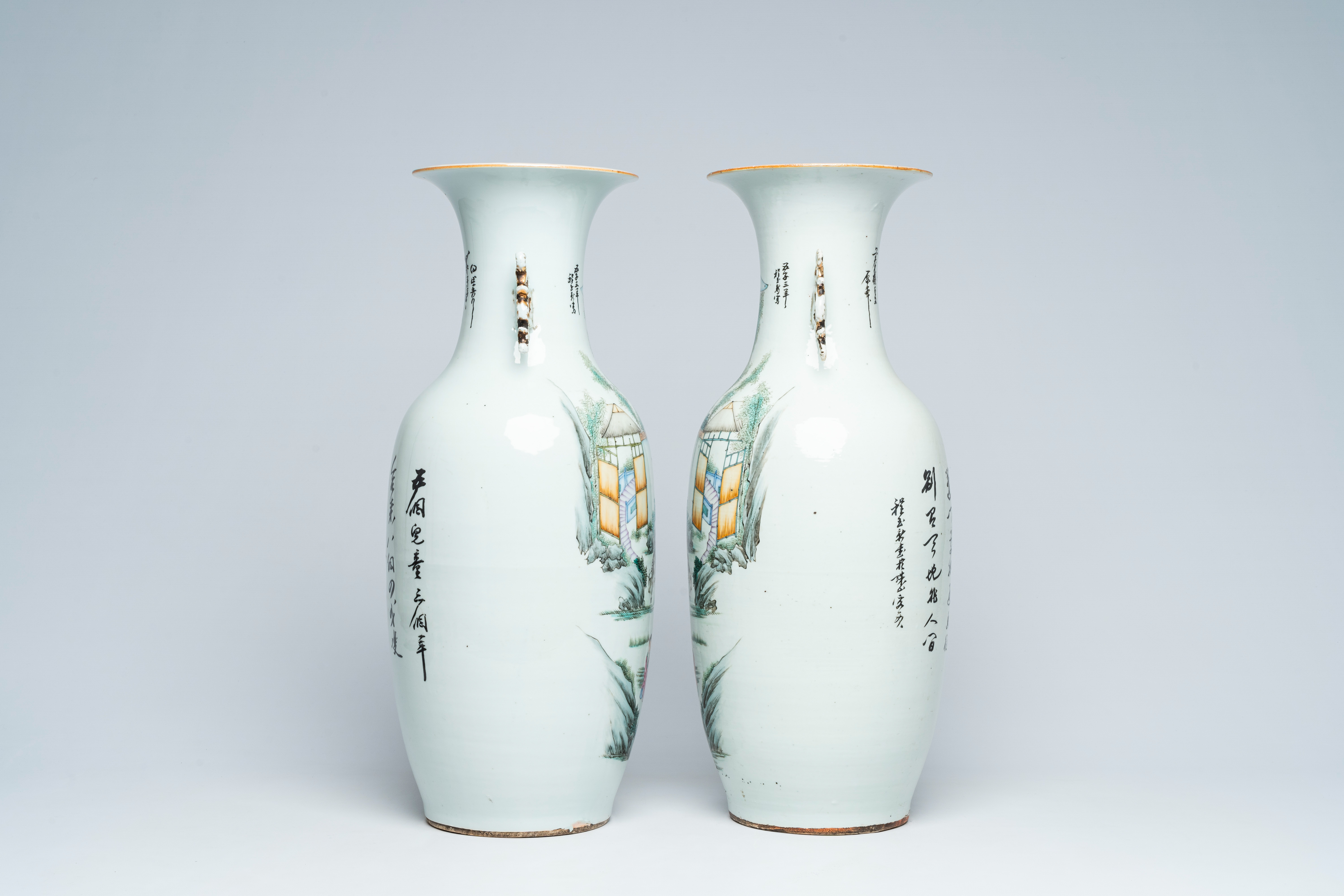 A pair of Chinese famille rose vases with playing children and goats in a landscape, 19th/20th C. - Bild 5 aus 7