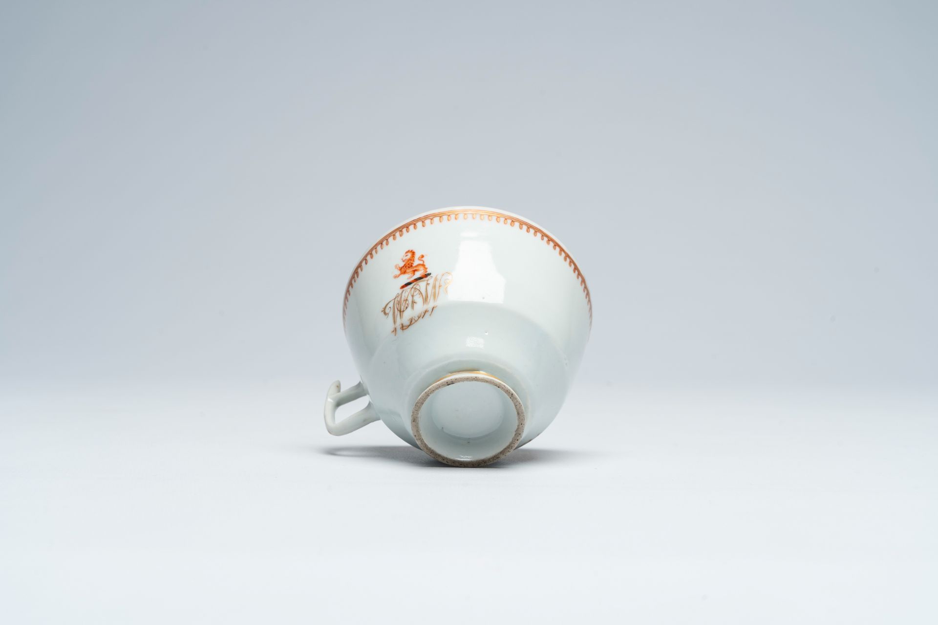 Two Chinese monogrammed armorial plates and a cup, Jiaqing - Image 8 of 8