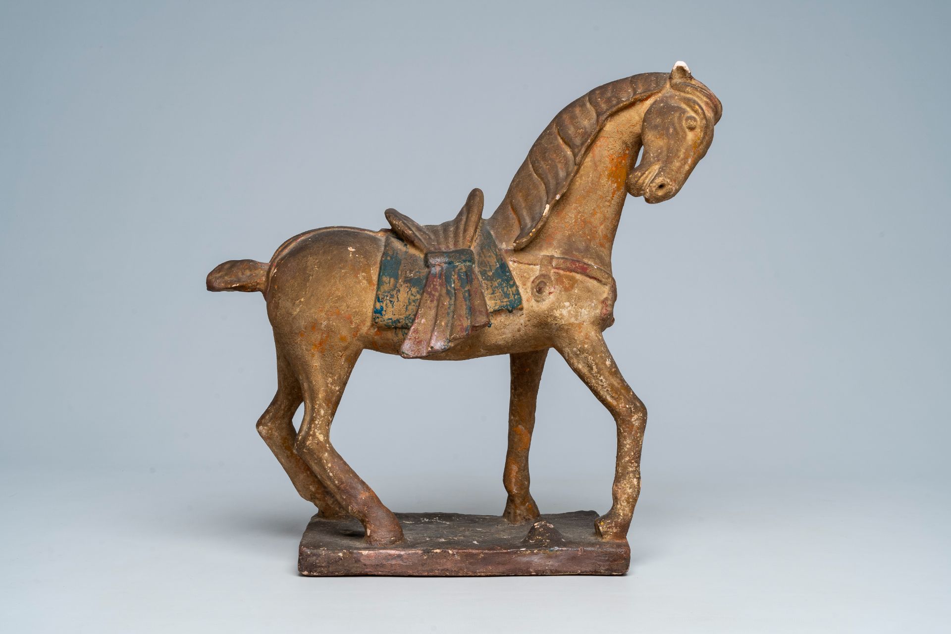 A Chinese polychrome painted Tang style pottery model of a horse, 19th/20th C. - Image 2 of 7