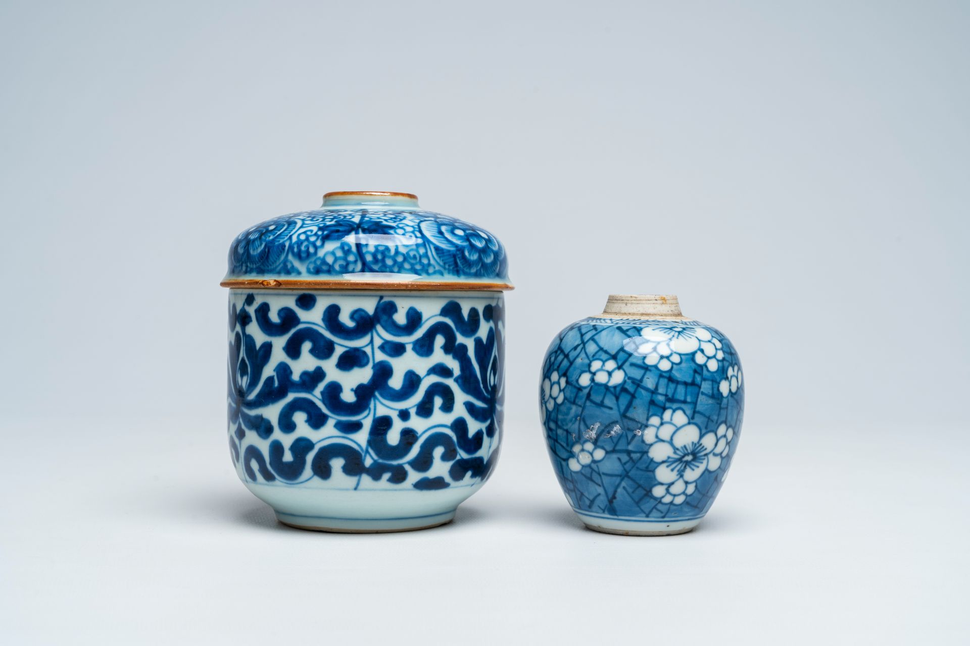 A Chinese blue and white covered bowl and a small vase, Kangxi - Image 4 of 7