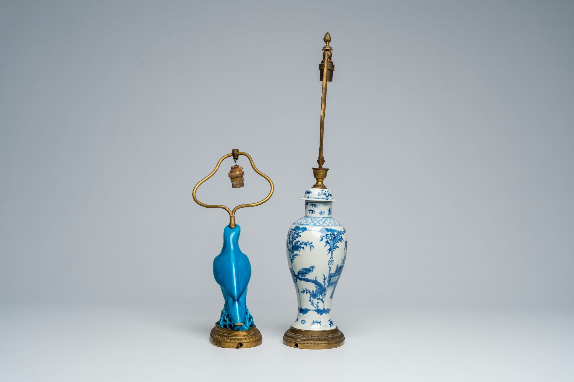 A Chinese blue and white vase and cover and a turquoise-glazed model of a parrot mounted as lamps, 1 - Image 4 of 6