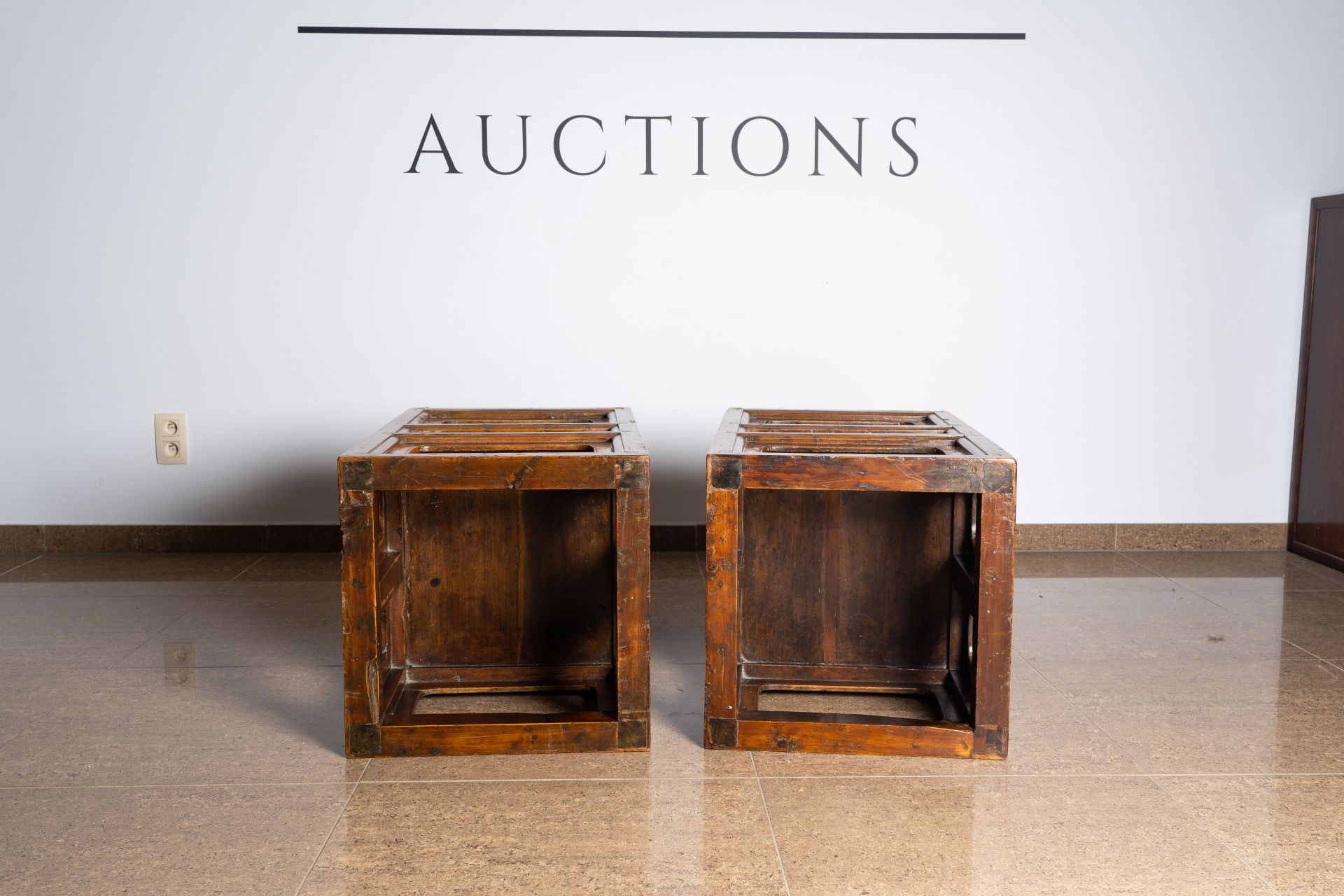 A long Chinese wood console table, 20th C. - Image 6 of 22