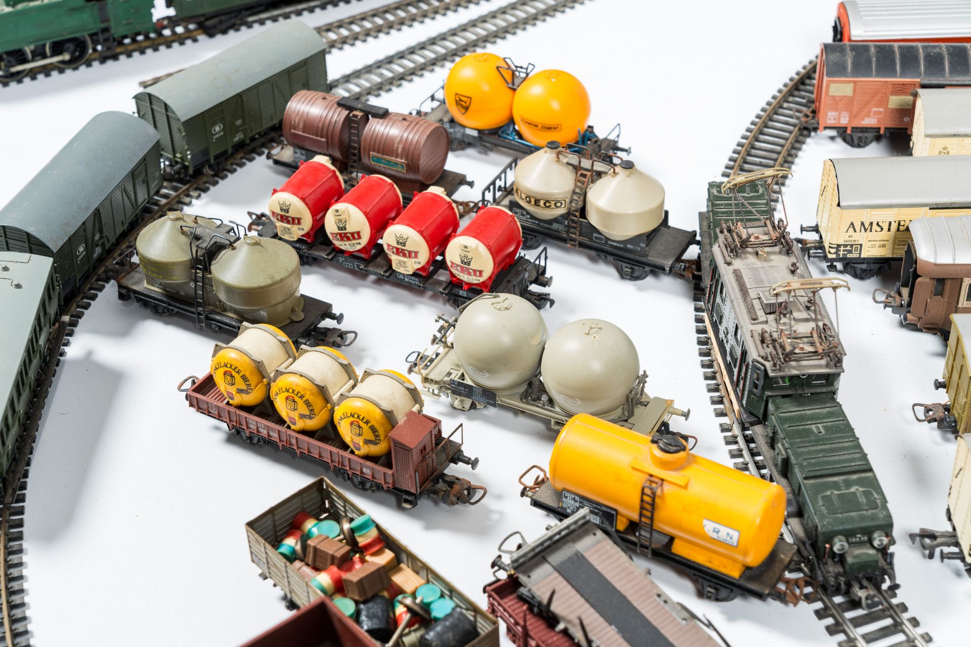 A large and varied collection of toy trains and attributes, various origins (a.o. Marklin), 20th C. - Image 6 of 10