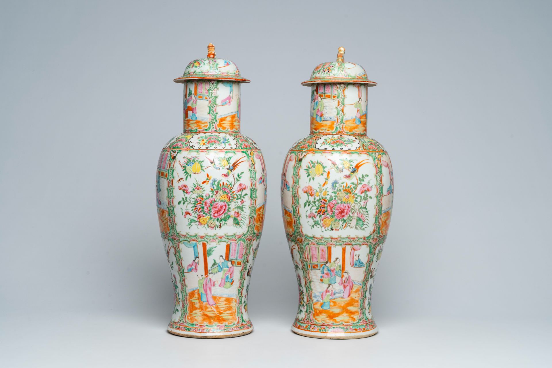 A pair of Chinese Canton famille rose vases and covers with palace scenes and floral design, 19th C. - Image 4 of 6