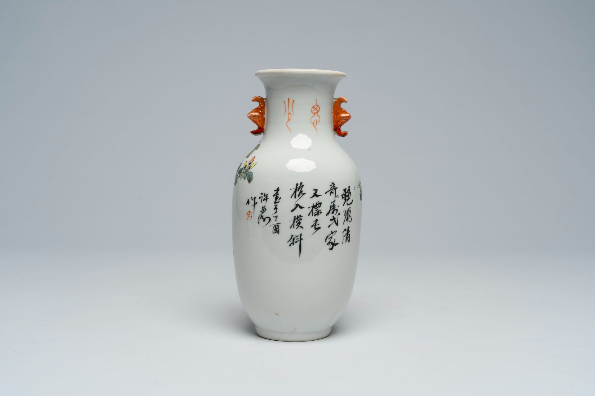 A Chinese qianjiang cai 'antiquities' vase, 19th/20th C. - Image 3 of 6