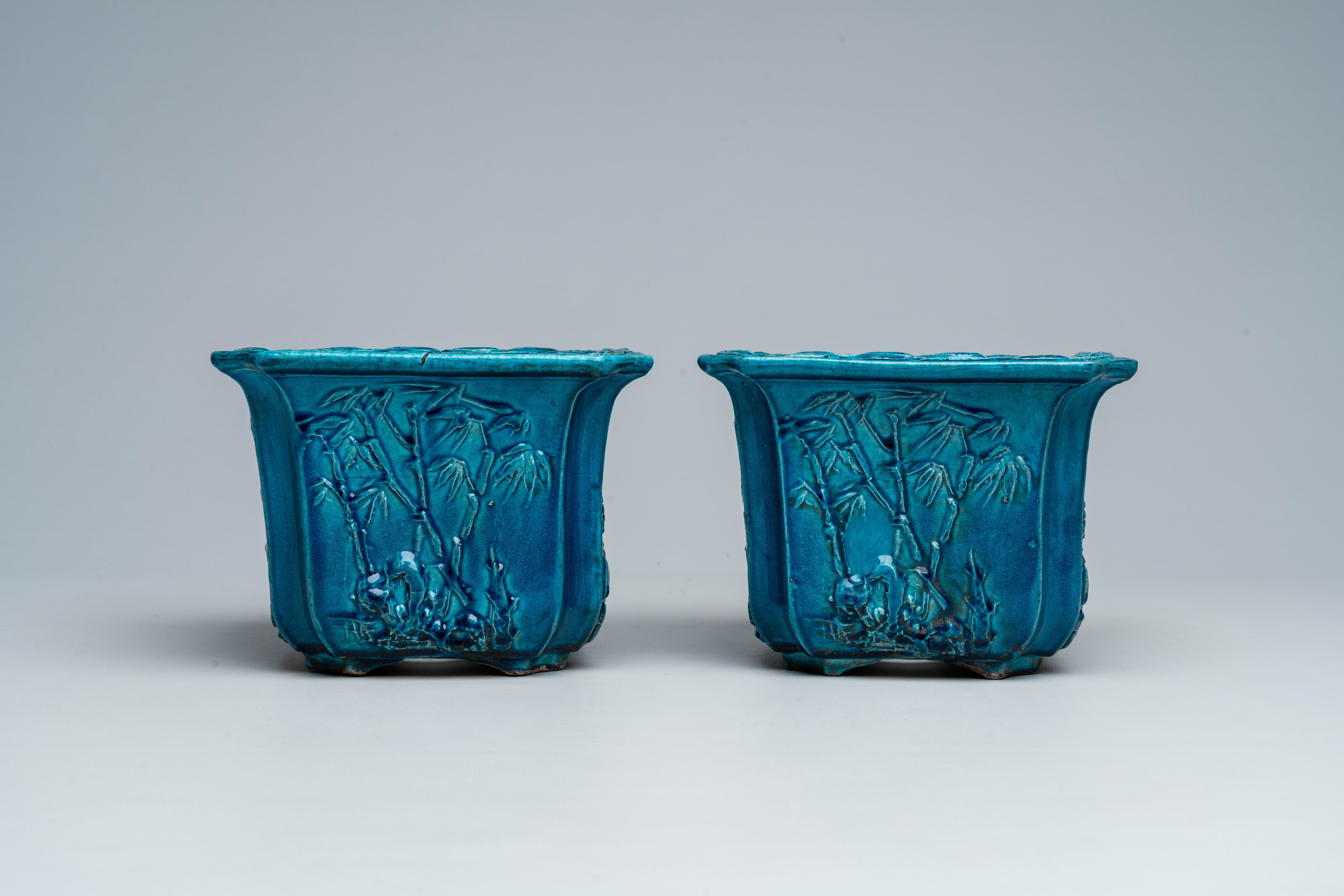 A pair of Chinese monochrome turquoise jardiniÃ¨res with floral relief design, 19th C. - Image 4 of 8