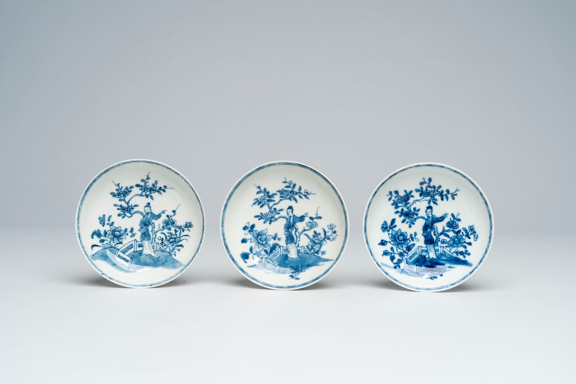 A varied collection of Chinese blue and white cups and saucers, 18th/19th C. - Image 4 of 11