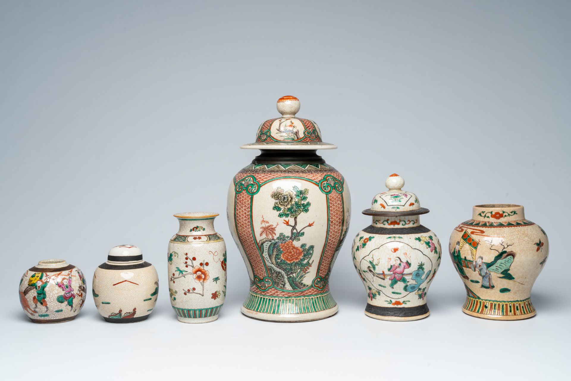A varied collection of Chinese Nanking crackle glazed famille rose and verte porcelain, 19th/20th C. - Image 4 of 9