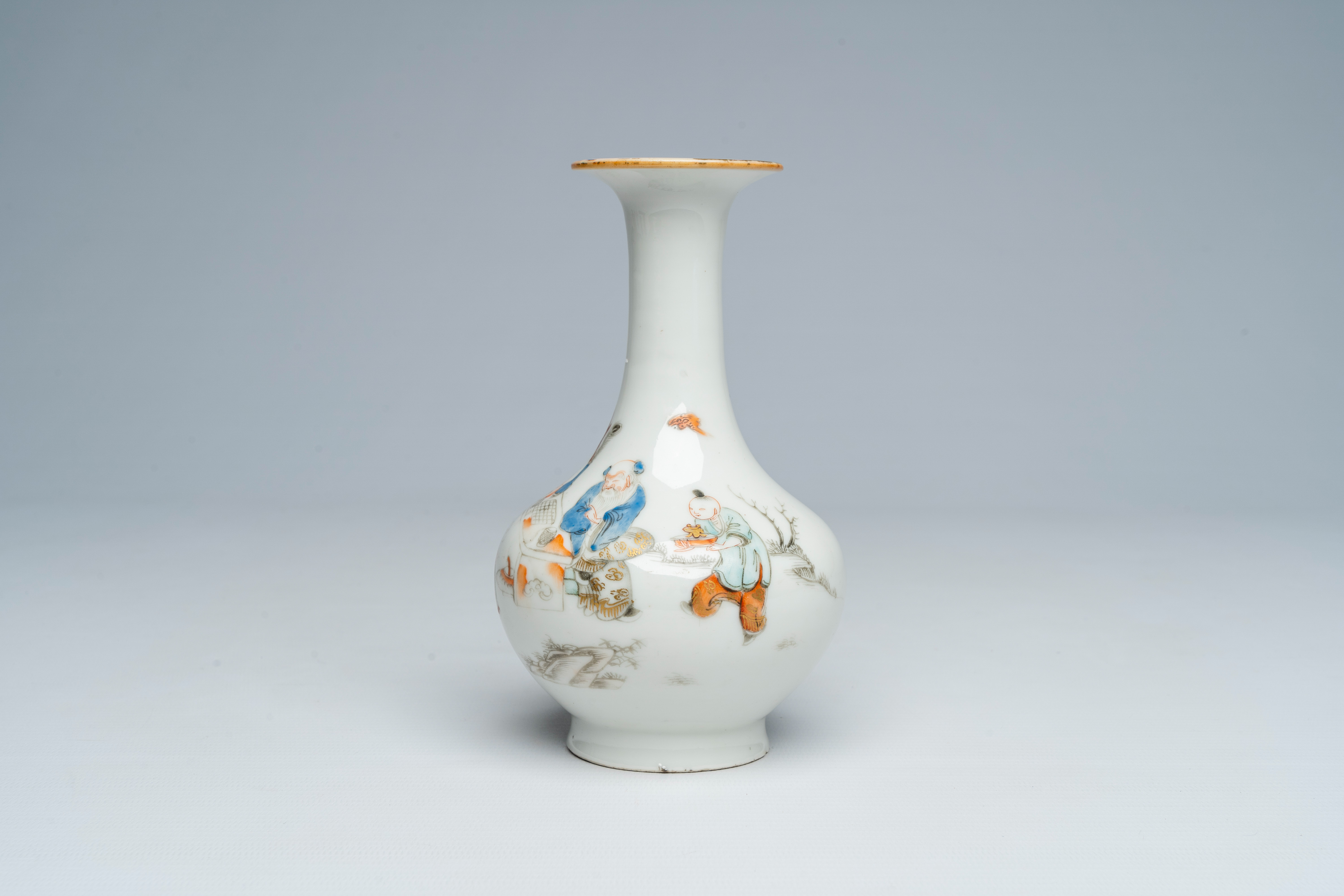 A Chinese bottle vase with scholars playing go in a garden, 19th C. - Image 3 of 6