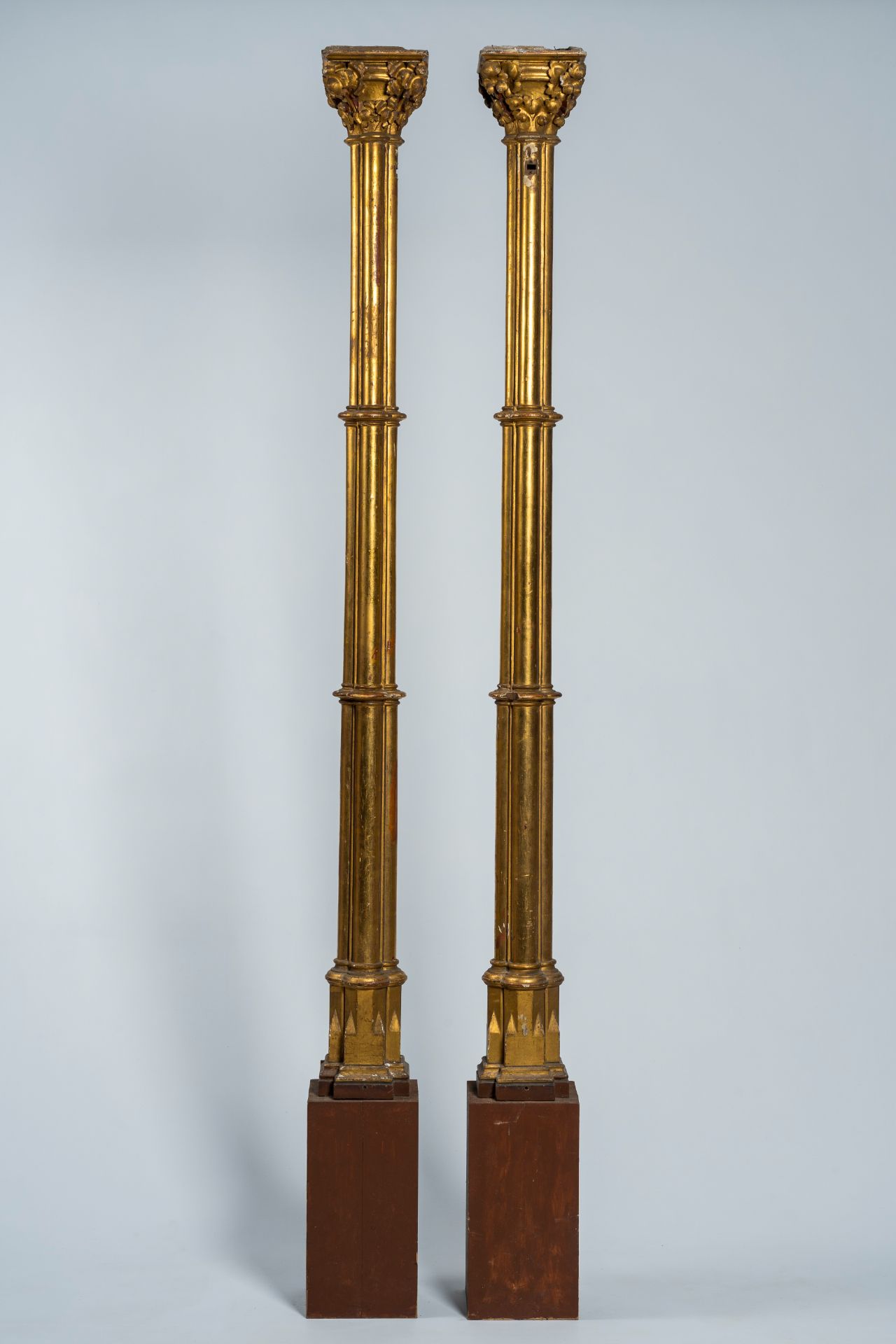 A pair of large Gothic revival gilt wood pillars, 19th C. - Image 4 of 8