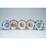 Five Chinese Imari style plates with floral design, Kangxi