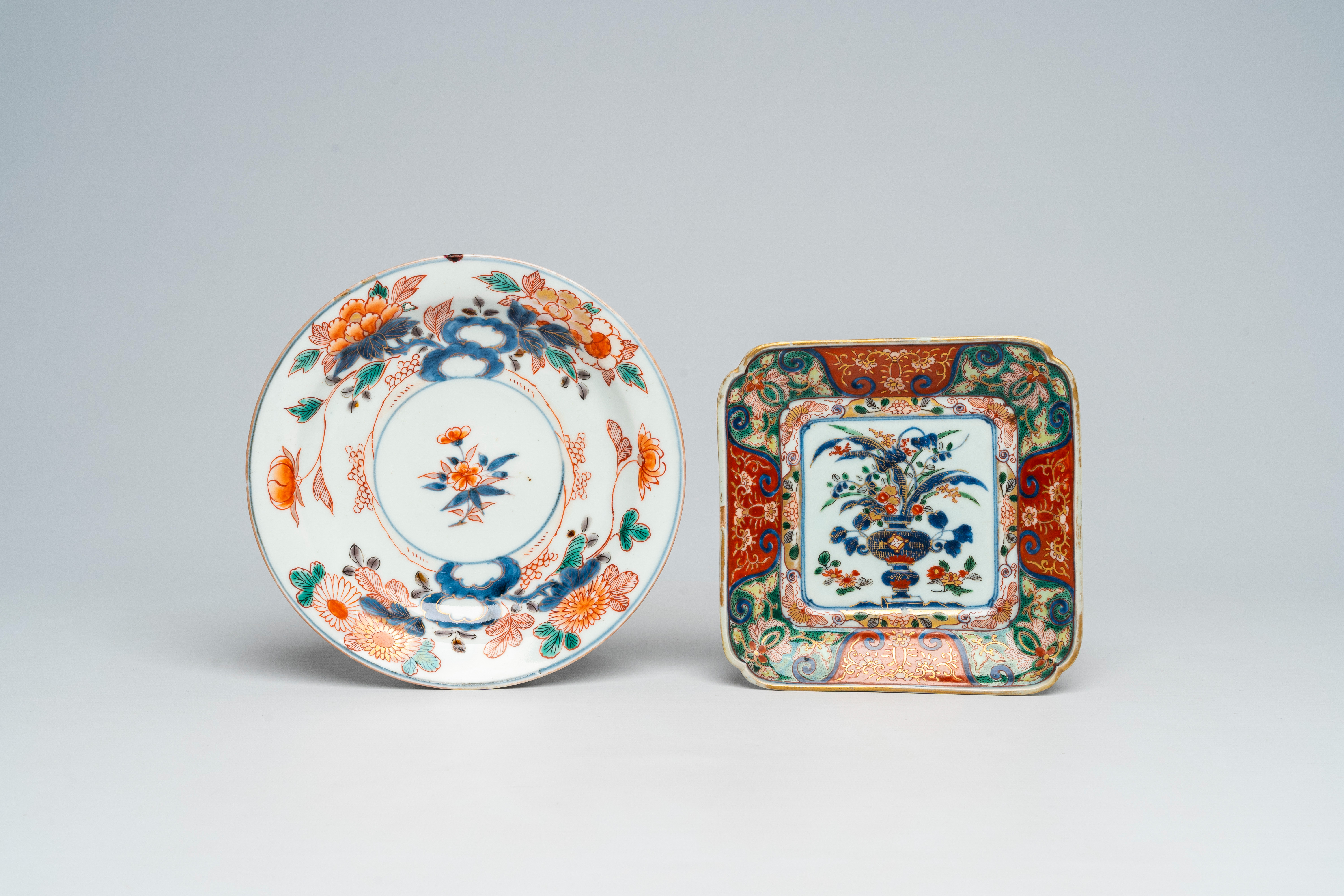 A Japanese Imari bowl and two plates with floral design, Edo/Meiji, 18th/19th C. - Image 2 of 9