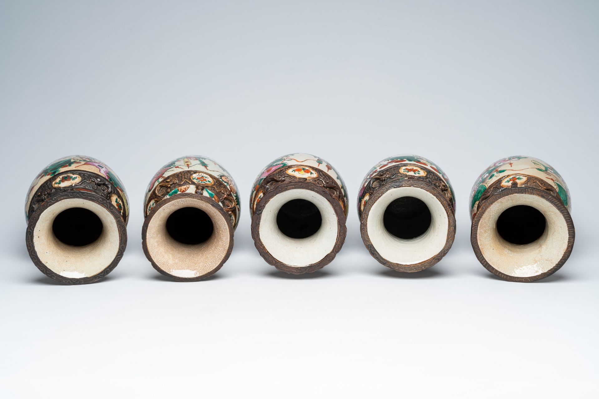 Five Chinese Nanking crackle glazed famille rose 'warrior' vases, 19th/20th C. - Image 5 of 6