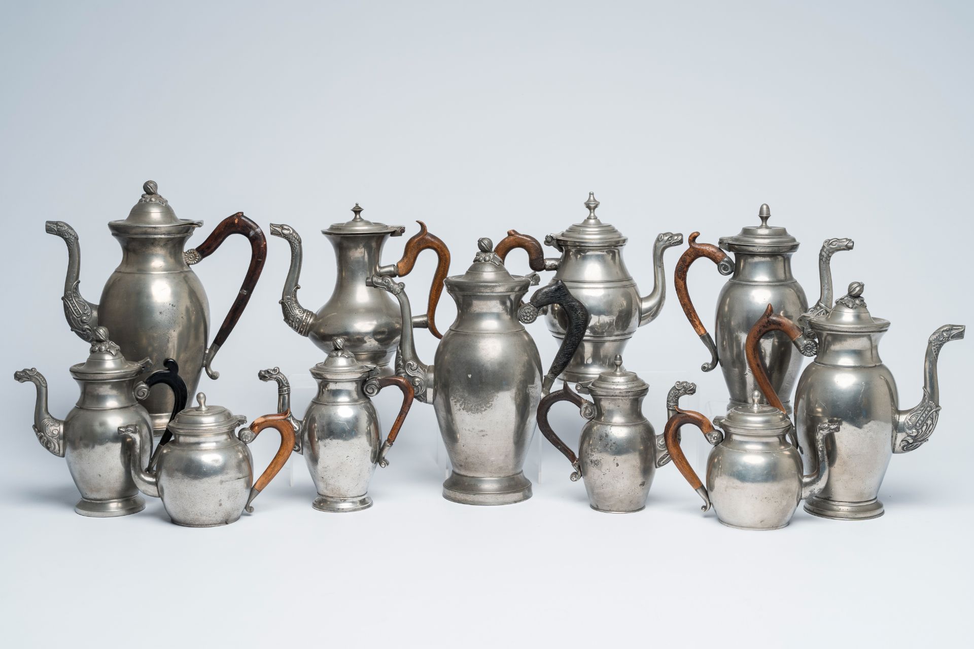 Eleven various pewter Empire 'dragon spout' jugs with wood handle, a.o. Brussels and Antwerp, 19th C - Image 3 of 9
