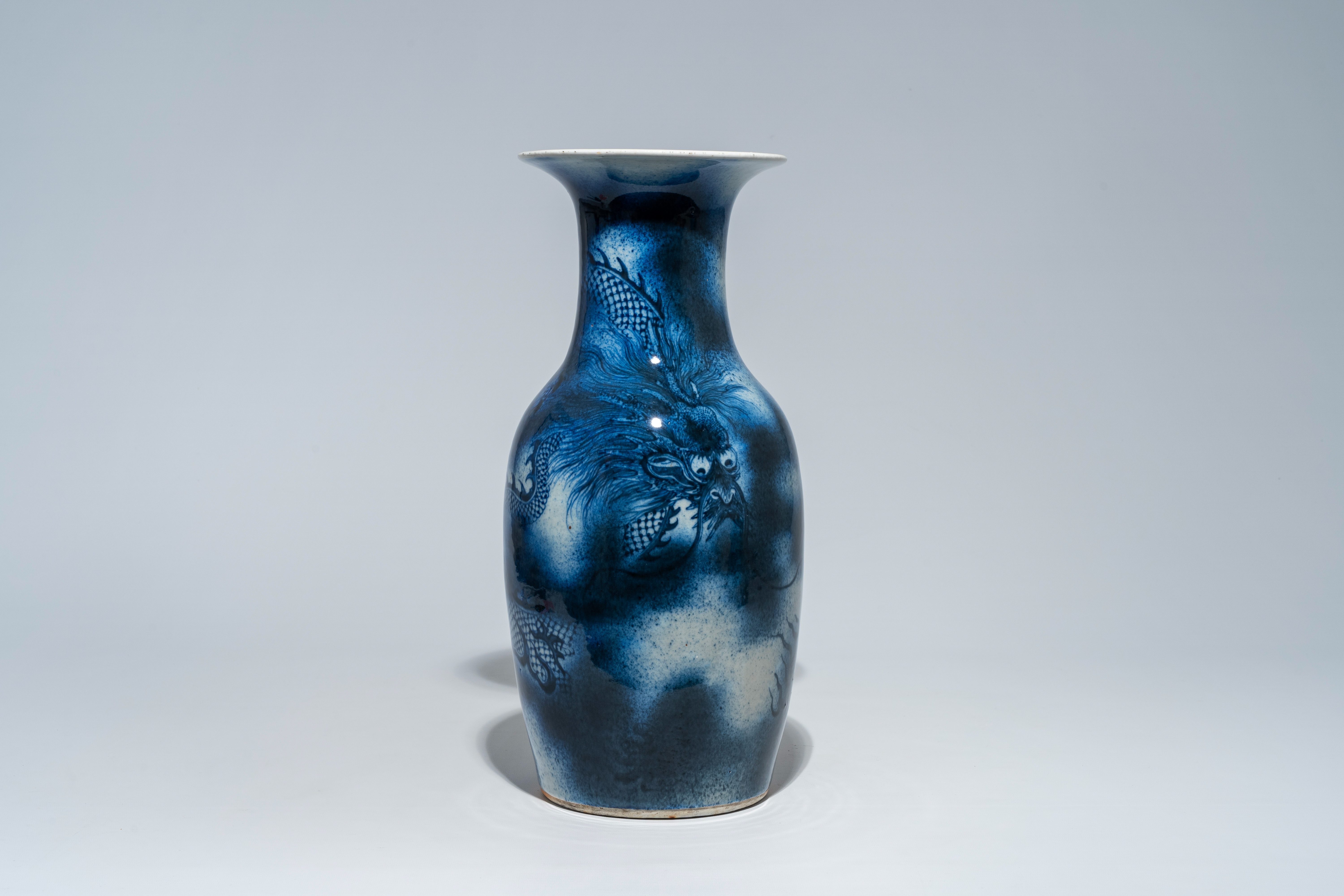 A Chinese blue and white 'dragon chasing the pearl' vase, 19th C. - Image 7 of 7
