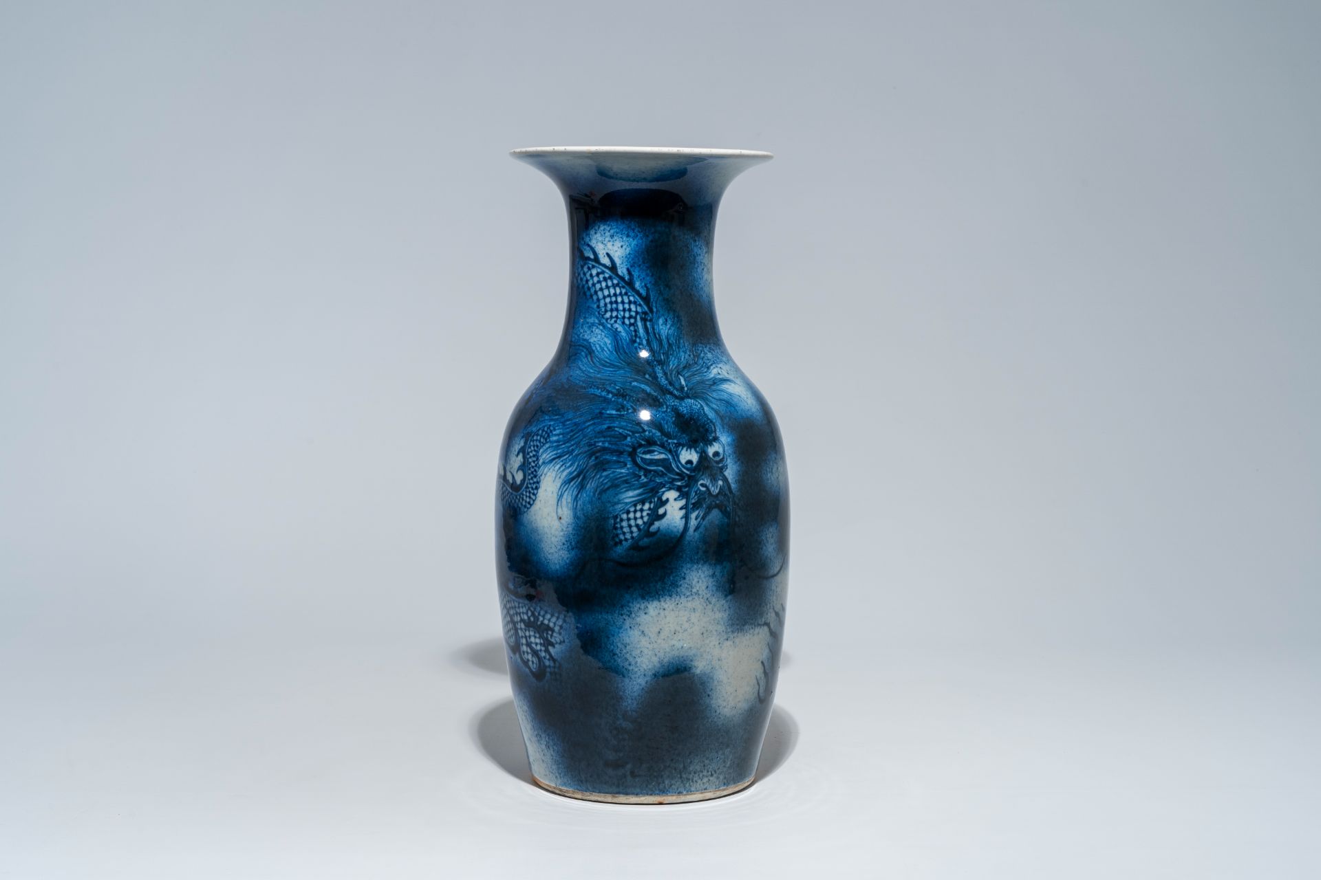 A Chinese blue and white 'dragon chasing the pearl' vase, 19th C. - Image 7 of 7