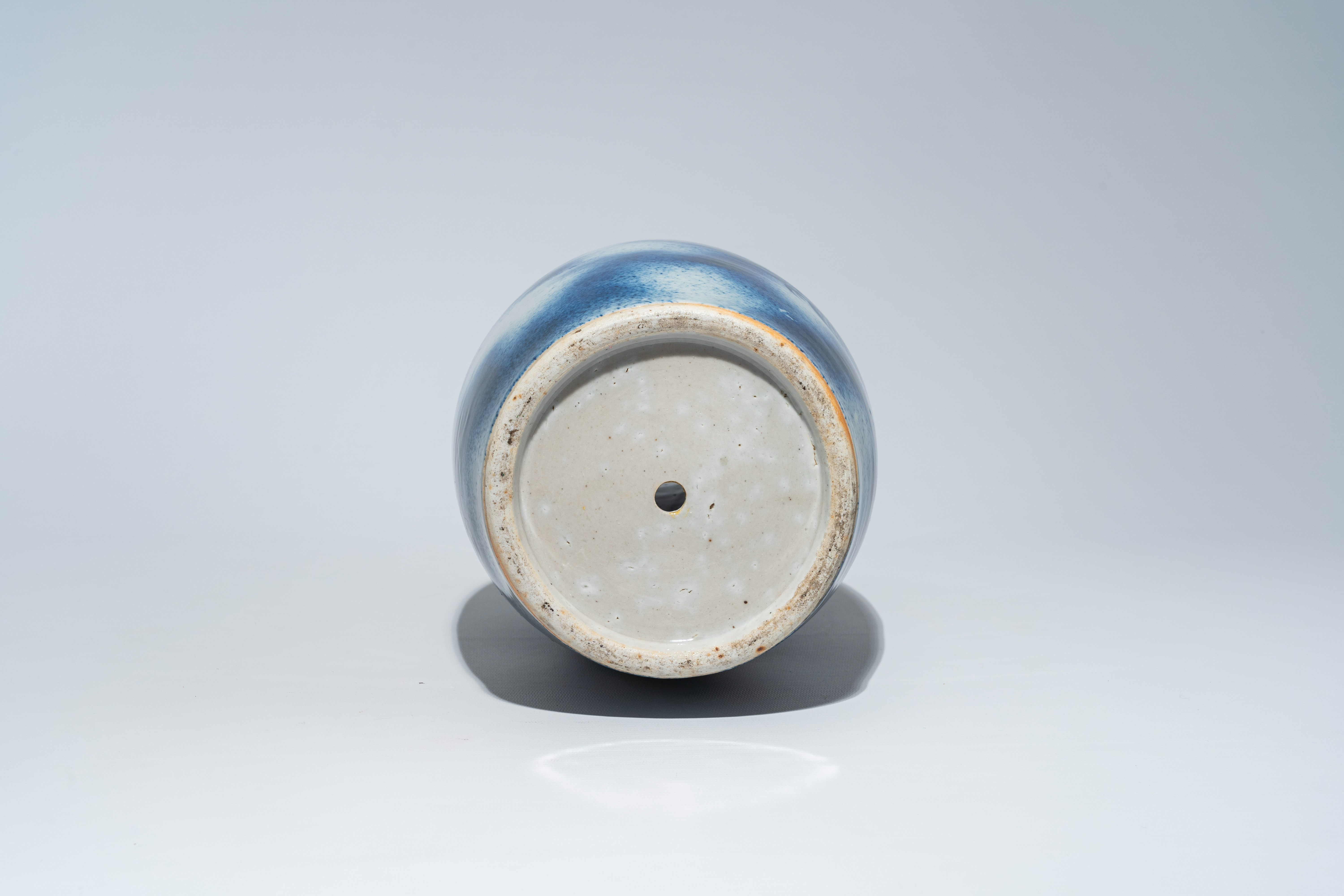 A Chinese blue and white 'dragon chasing the pearl' vase, 19th C. - Image 6 of 7