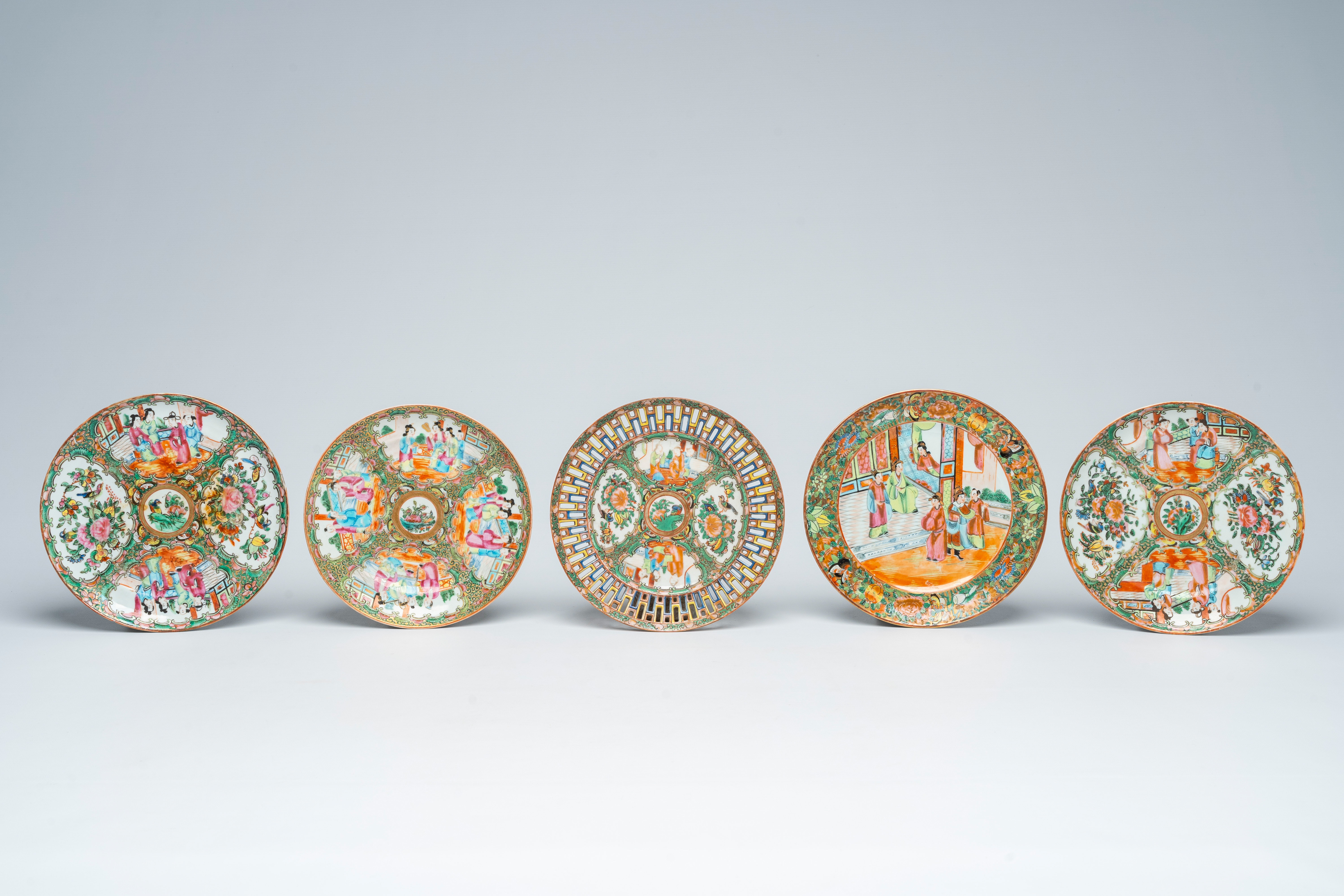 A varied collection of Chinese Canton famille rose porcelain, 19th/20th C. - Bild 10 aus 13