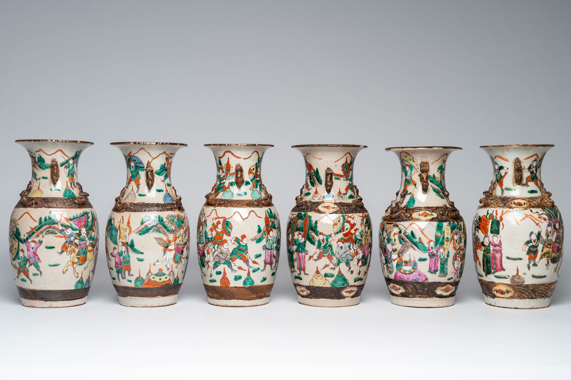Six various Chinese Nanking crackle glazed famille rose 'warrior' vases, 19th/20th C. - Bild 5 aus 7
