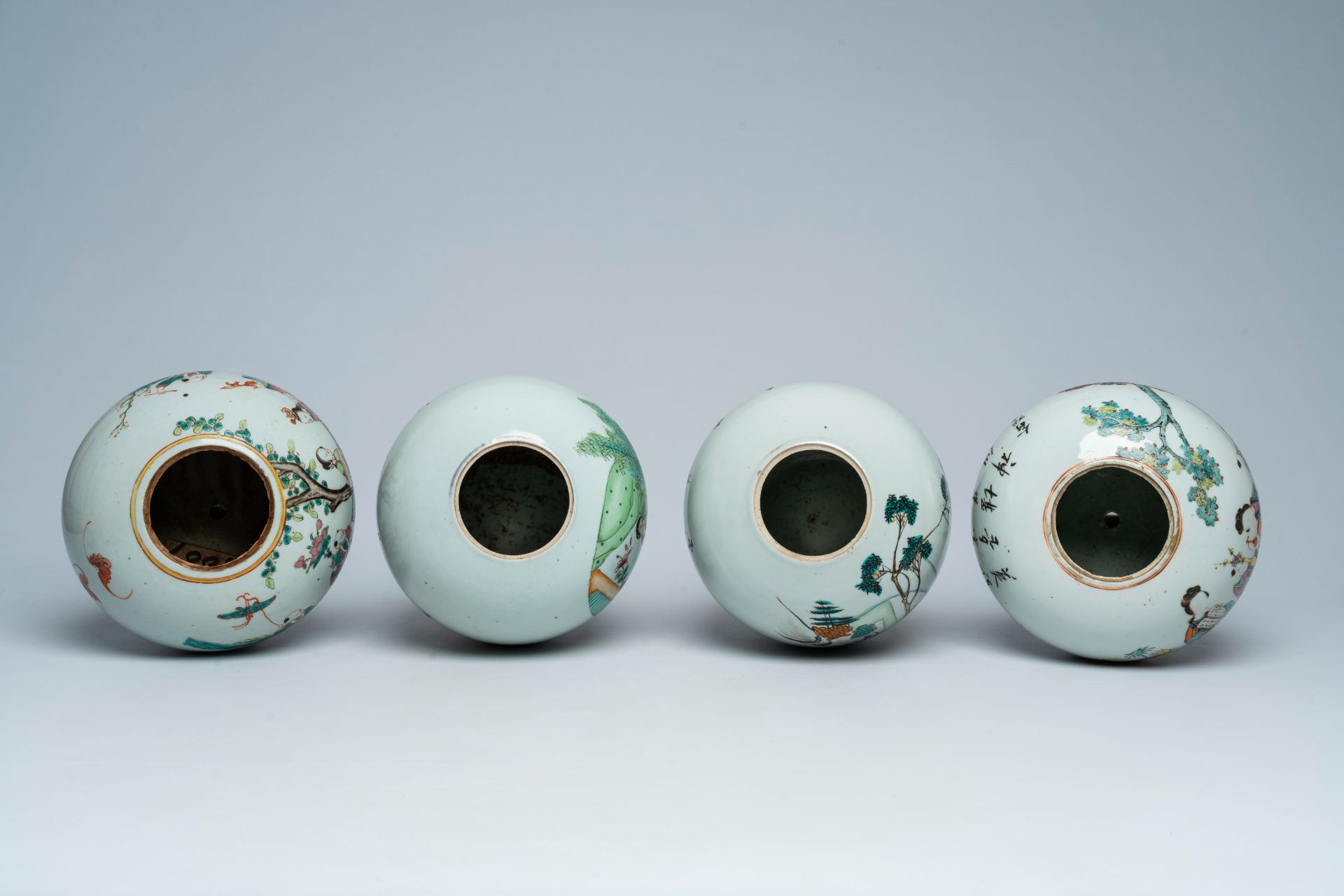 Four Chinese qianjiang cai and famille rose ginger jars with figures in a landscape, 19th/20th C. - Image 6 of 9