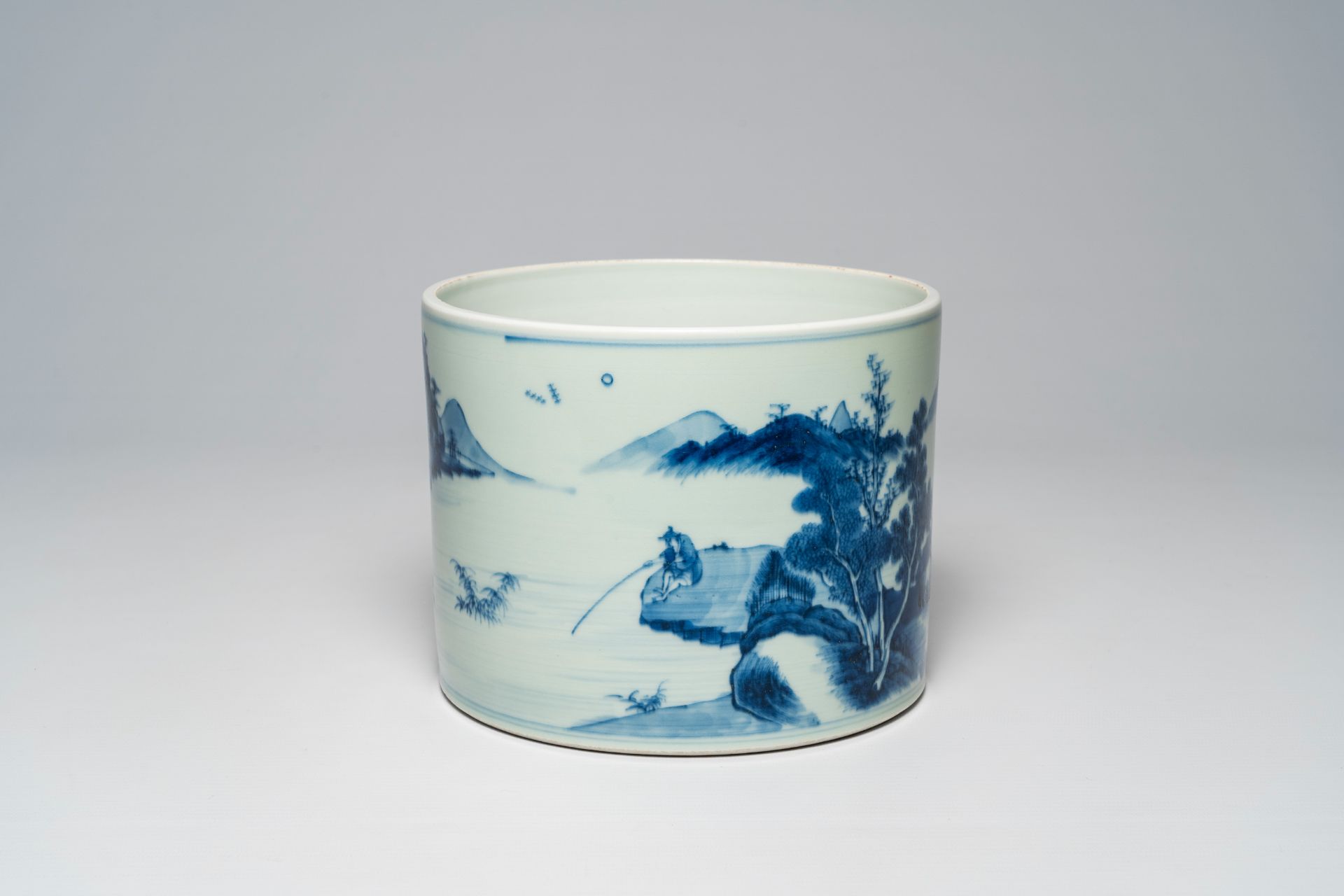 A Chinese blue and white brush pot with an animated river landscape, 19th/20th C. - Image 2 of 7