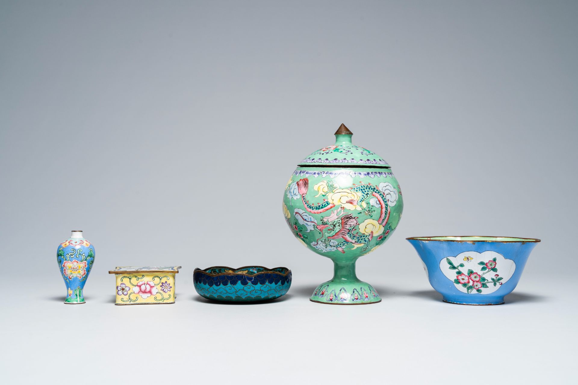A varied collection of Chinese cloisonnÃ© items and a pewter saucer, 20th C. - Image 4 of 9