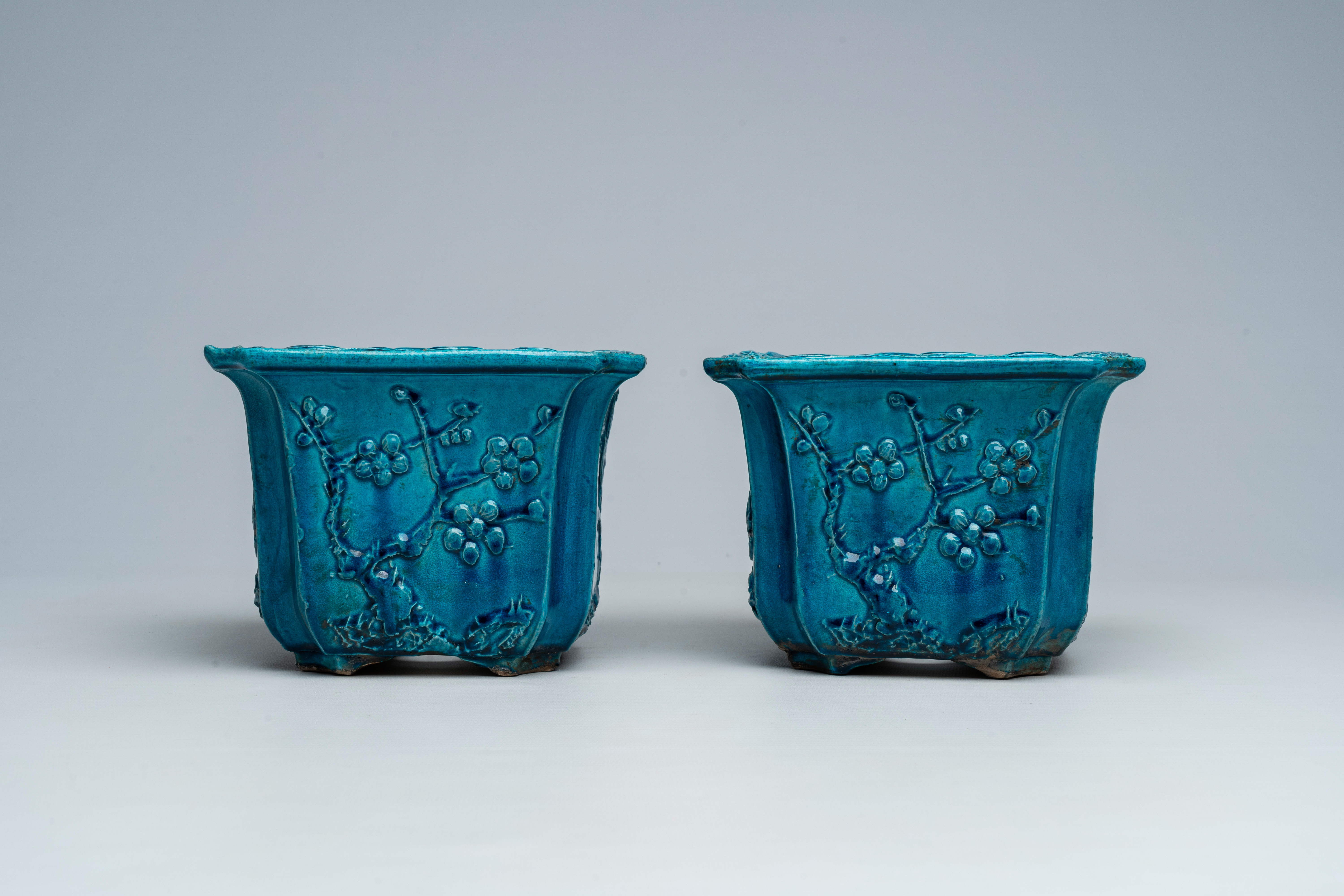 A pair of Chinese monochrome turquoise jardiniÃ¨res with floral relief design, 19th C. - Image 2 of 8