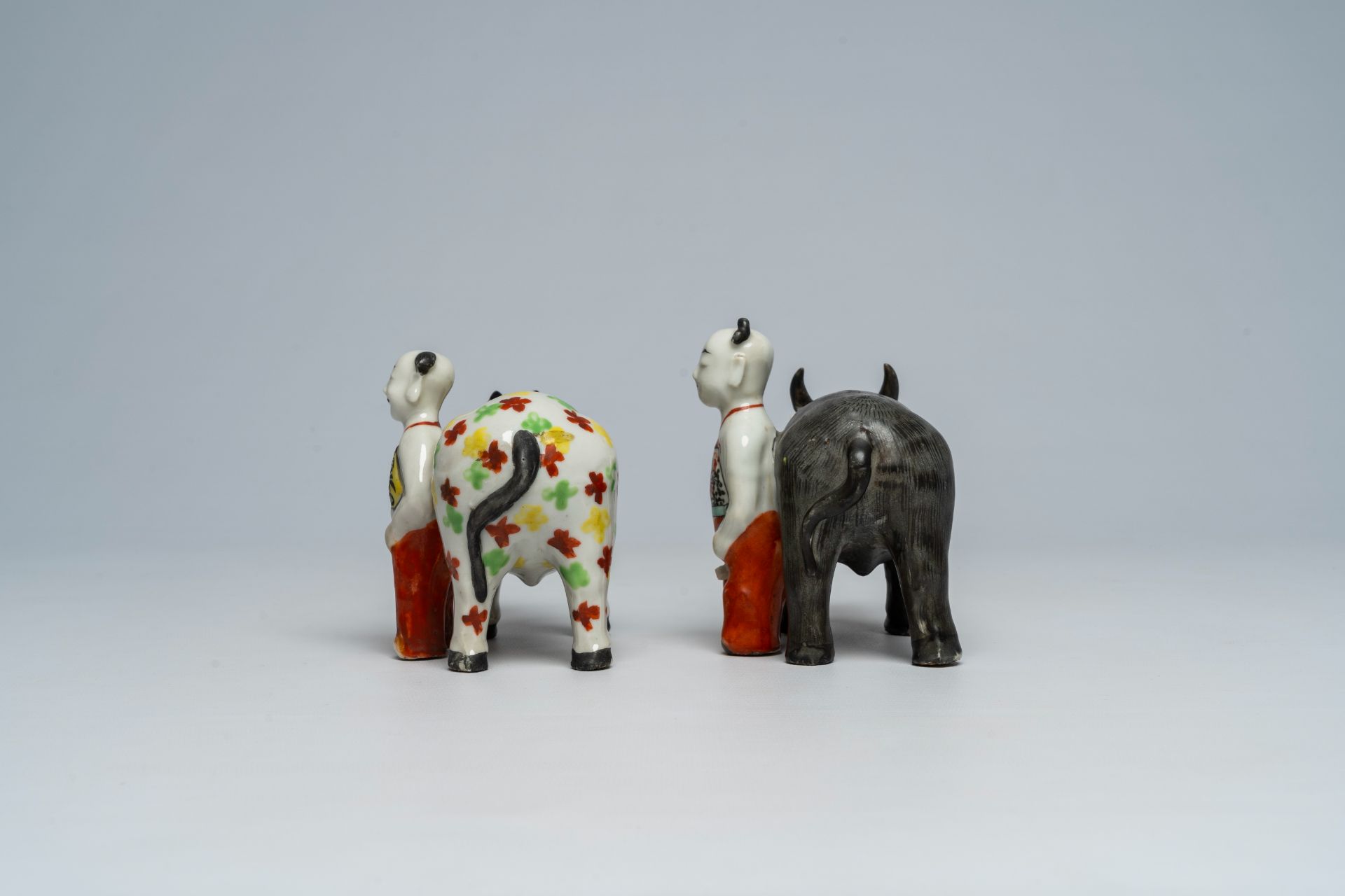 Two Chinese porcelain groups with a buffalo and a donkey with a boy, 19th/20th C. - Image 3 of 7