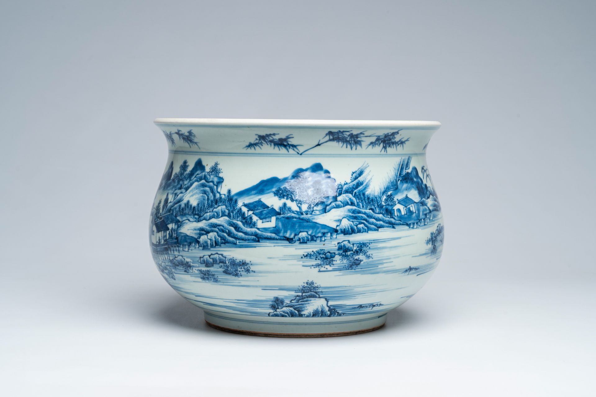 A large Chinese blue and white censer with a river landscape, 18th C. or later - Image 3 of 8