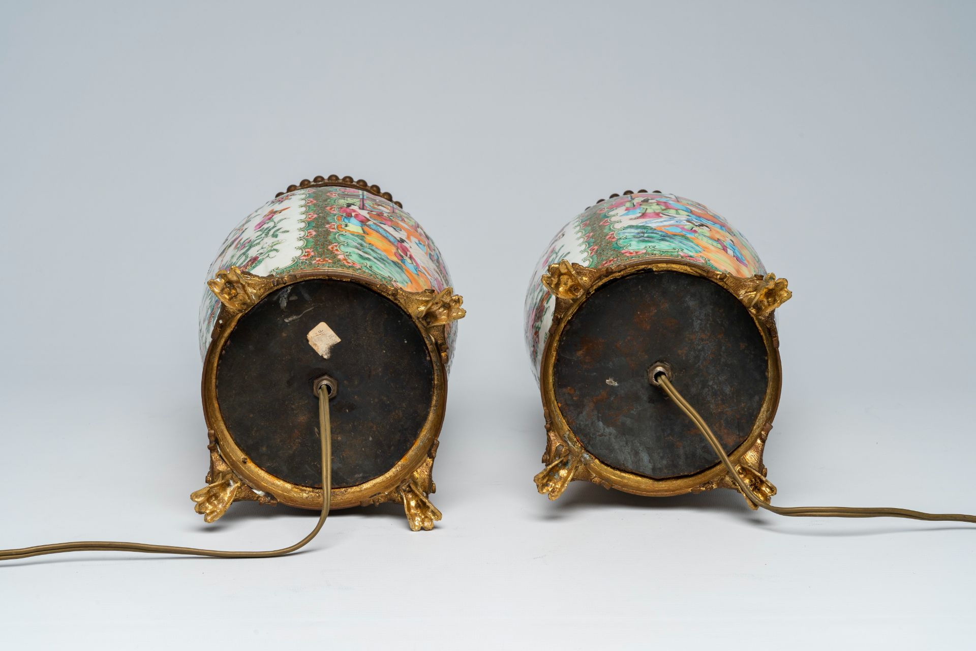 A pair of Chinese Canton famille rose vases with palace scenes mounted as lamps, 19th C. - Image 7 of 7