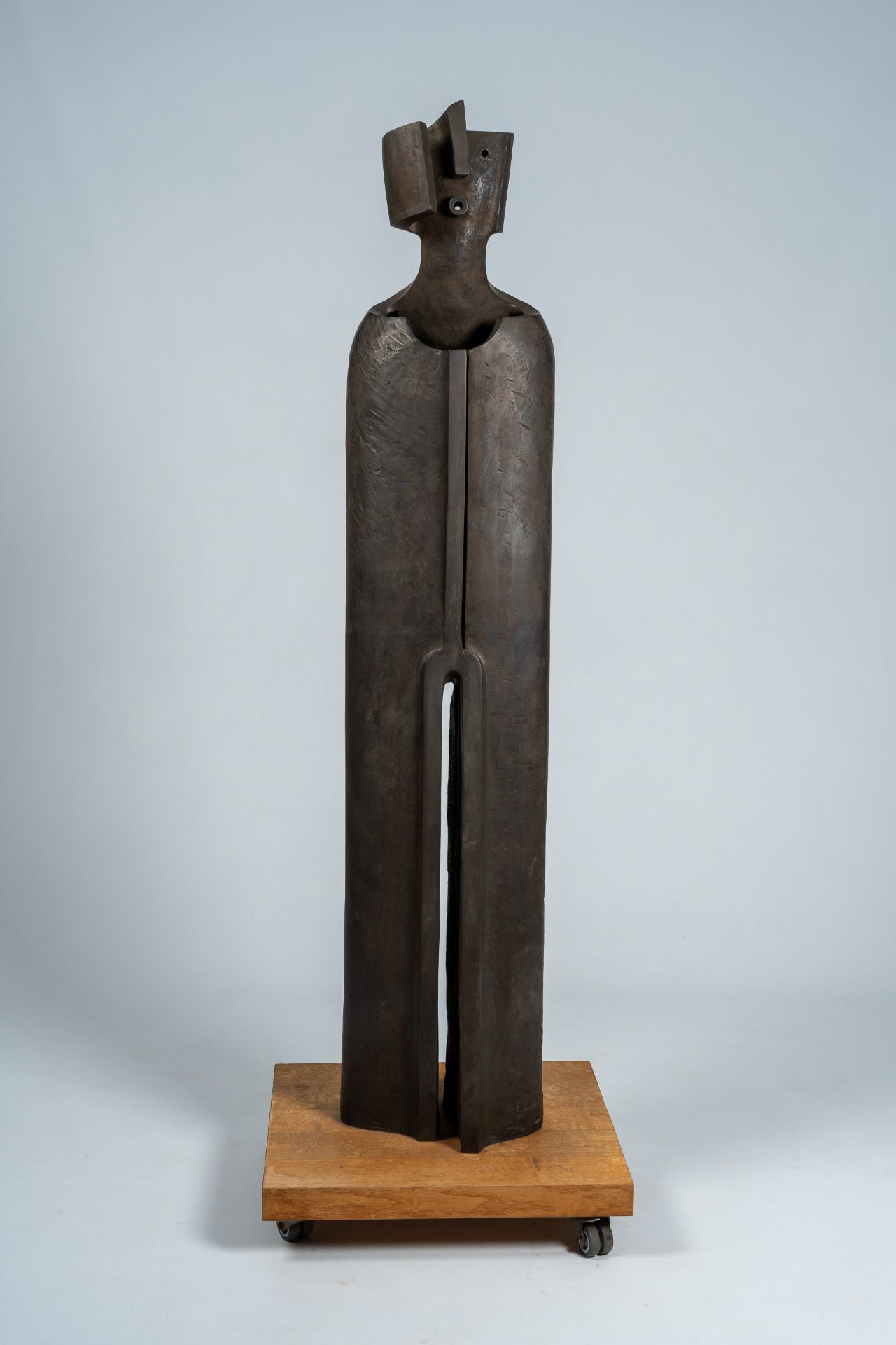 Jacques Tenenhaus (1947): 'The walking man', steel patinated bronze, foundry Landowski, ed. 1/8, dat - Image 3 of 9