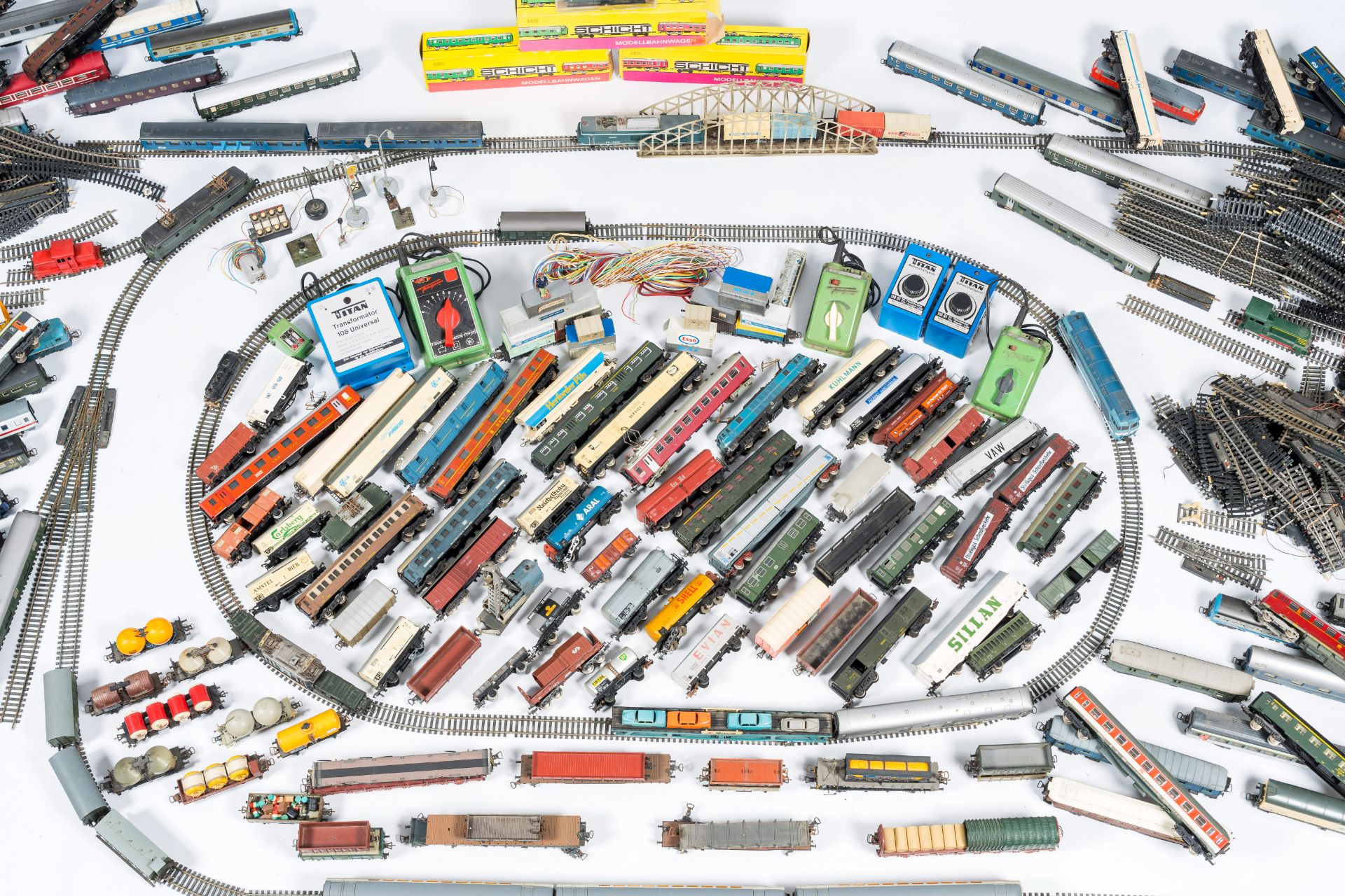 A large and varied collection of toy trains and attributes, various origins (a.o. Marklin), 20th C. - Image 2 of 10