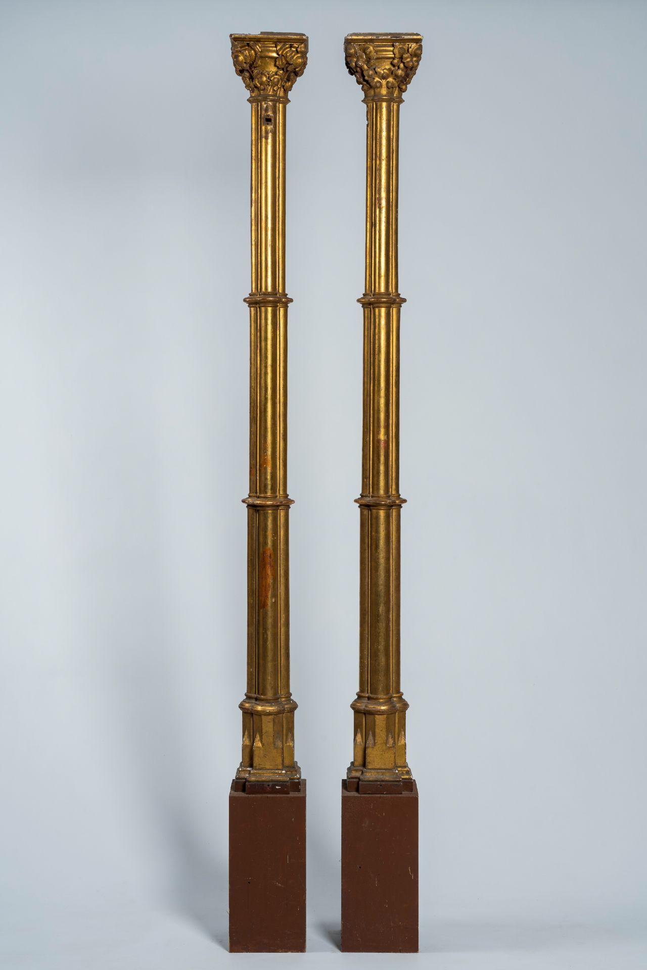 A pair of large Gothic revival gilt wood pillars, 19th C. - Image 5 of 8