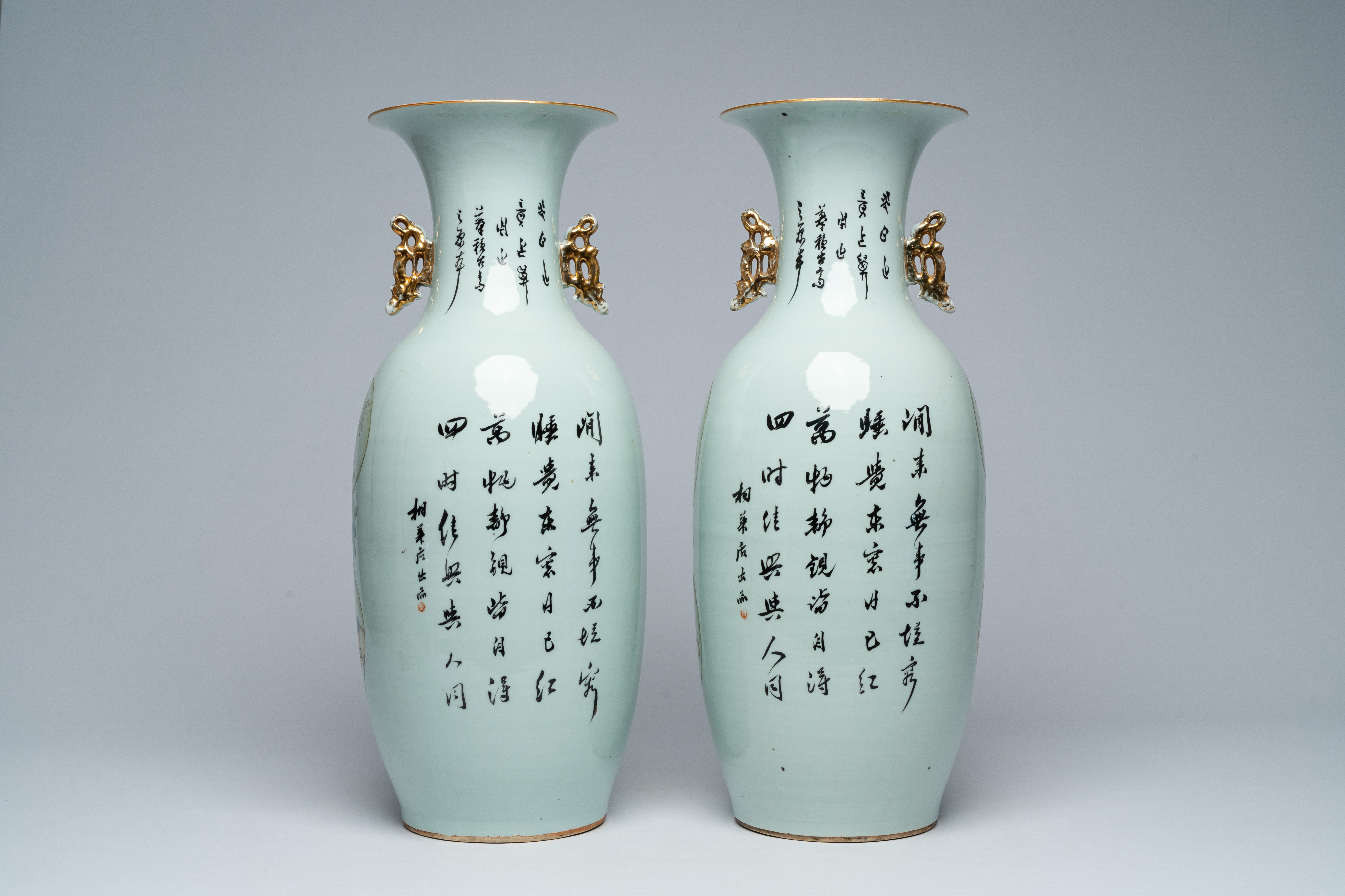 A pair of Chinese famille rose vases with court ladies and playing children, 19th/20th C. - Image 3 of 6