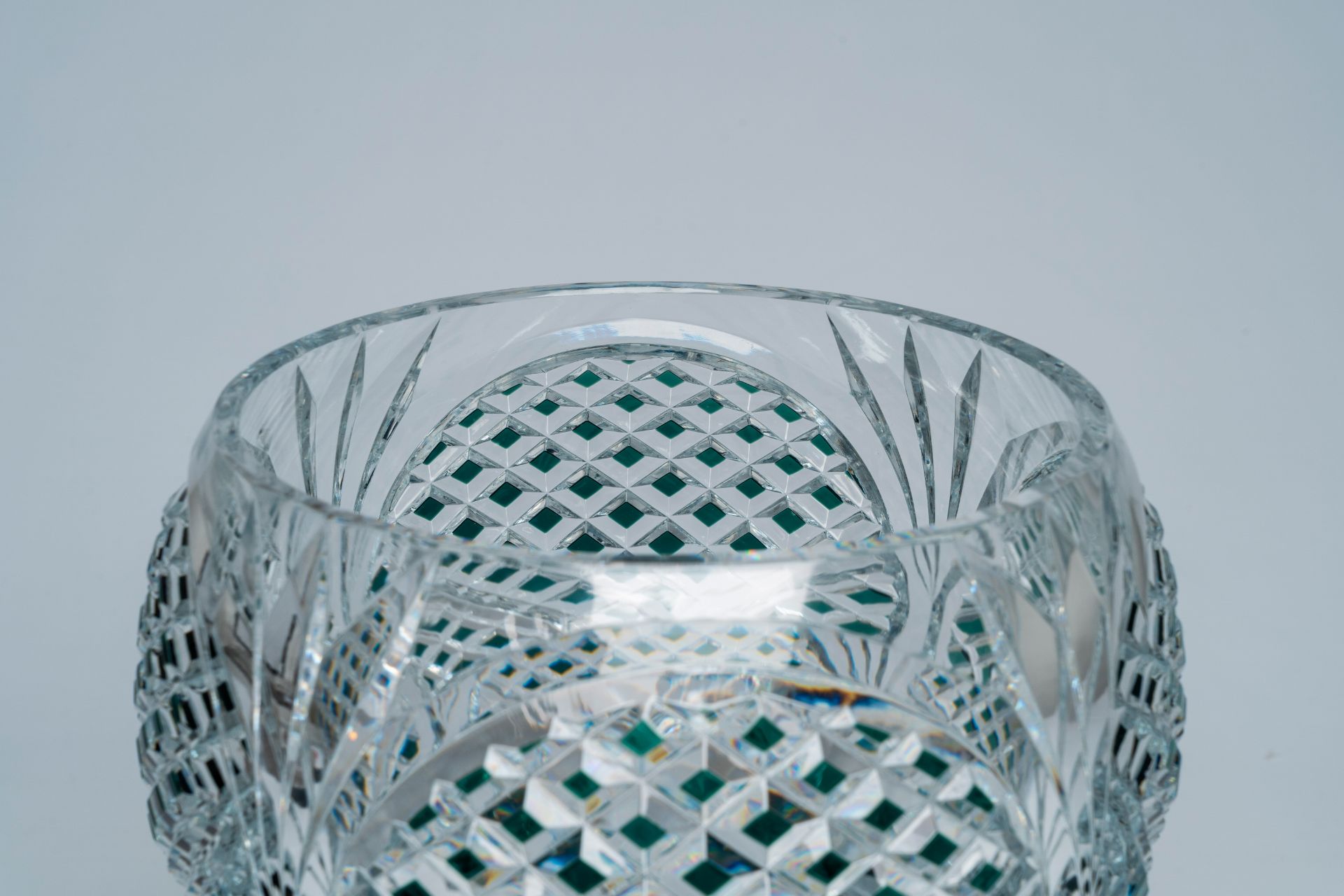 A green overlay crystal cut 'Zorba' bowl on foot, Val Saint Lambert, 20th C. - Bild 5 aus 7