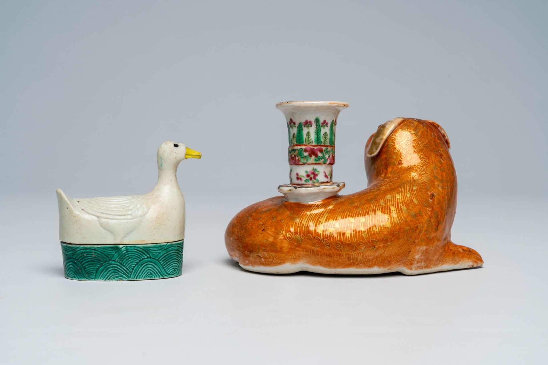 A Chinese Canton famille rose dog-shaped candlestick and a goose-shaped box and cover, 19th/20th C. - Image 4 of 7