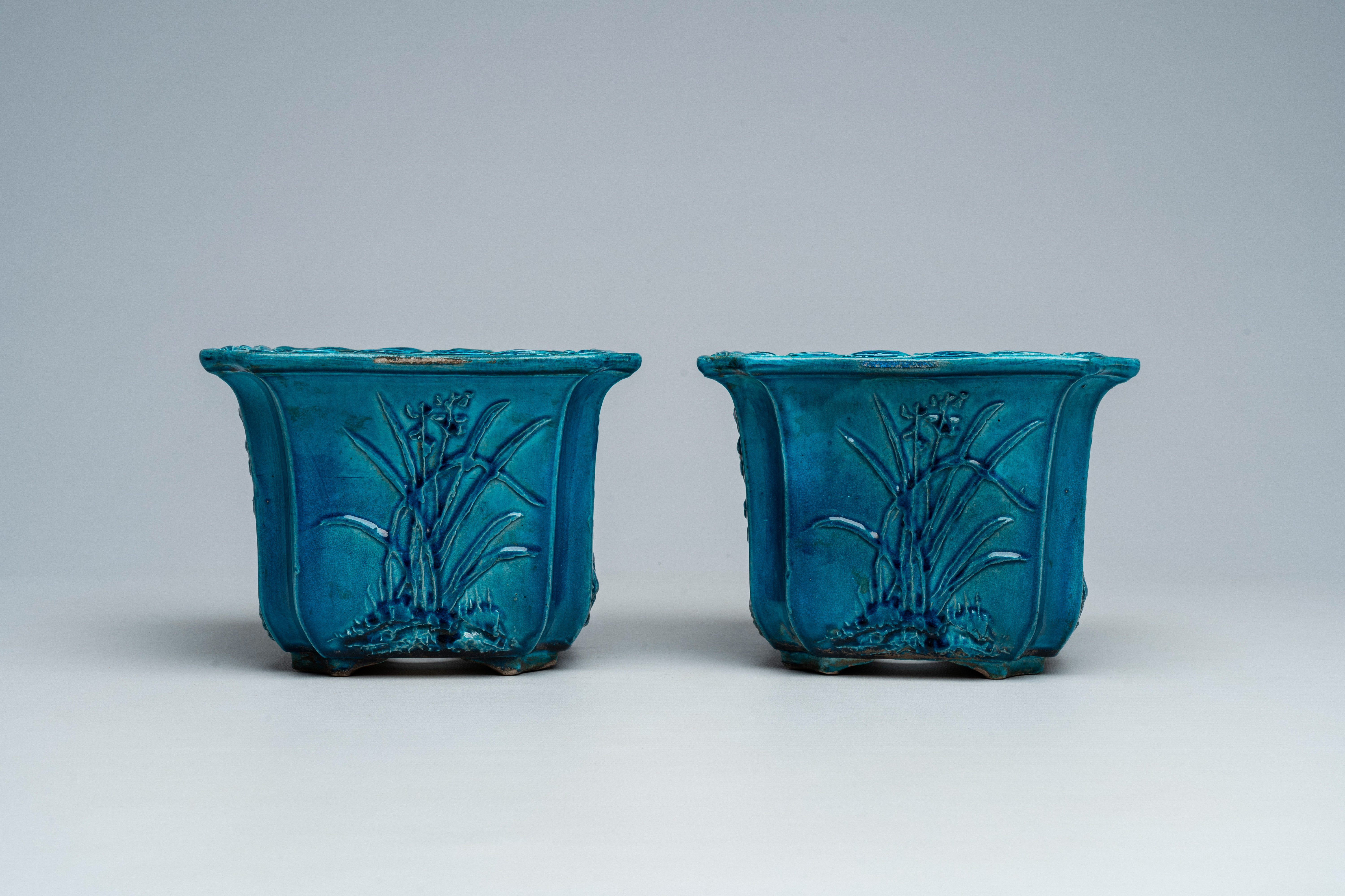 A pair of Chinese monochrome turquoise jardiniÃ¨res with floral relief design, 19th C. - Image 3 of 8