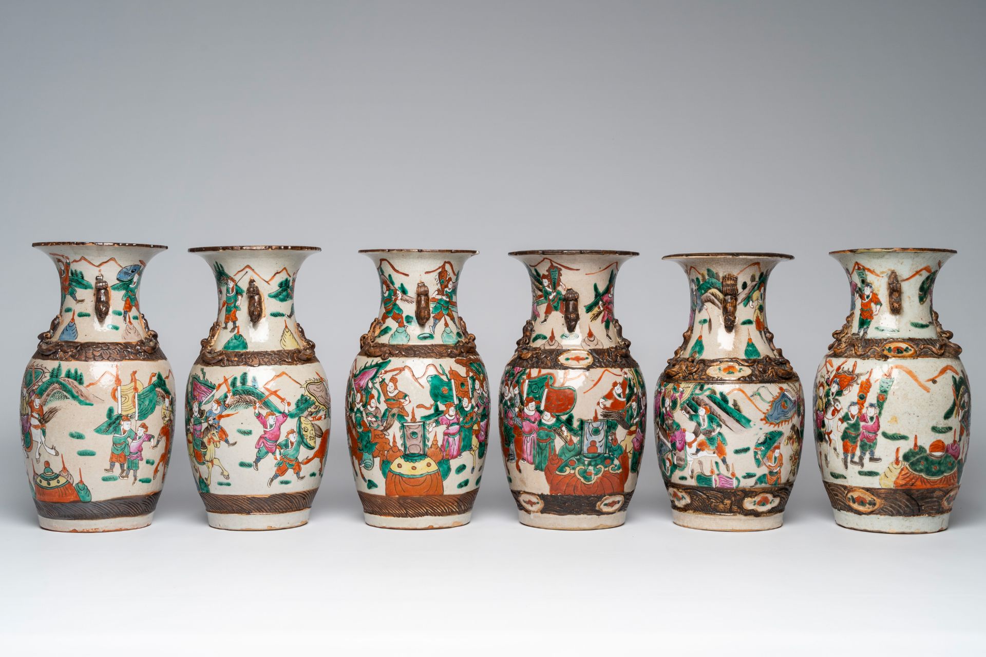 Six various Chinese Nanking crackle glazed famille rose 'warrior' vases, 19th/20th C. - Bild 3 aus 7