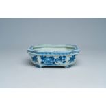 An octagonal Chinese blue and white jardiniÃ¨re with floral design, Jiaqing