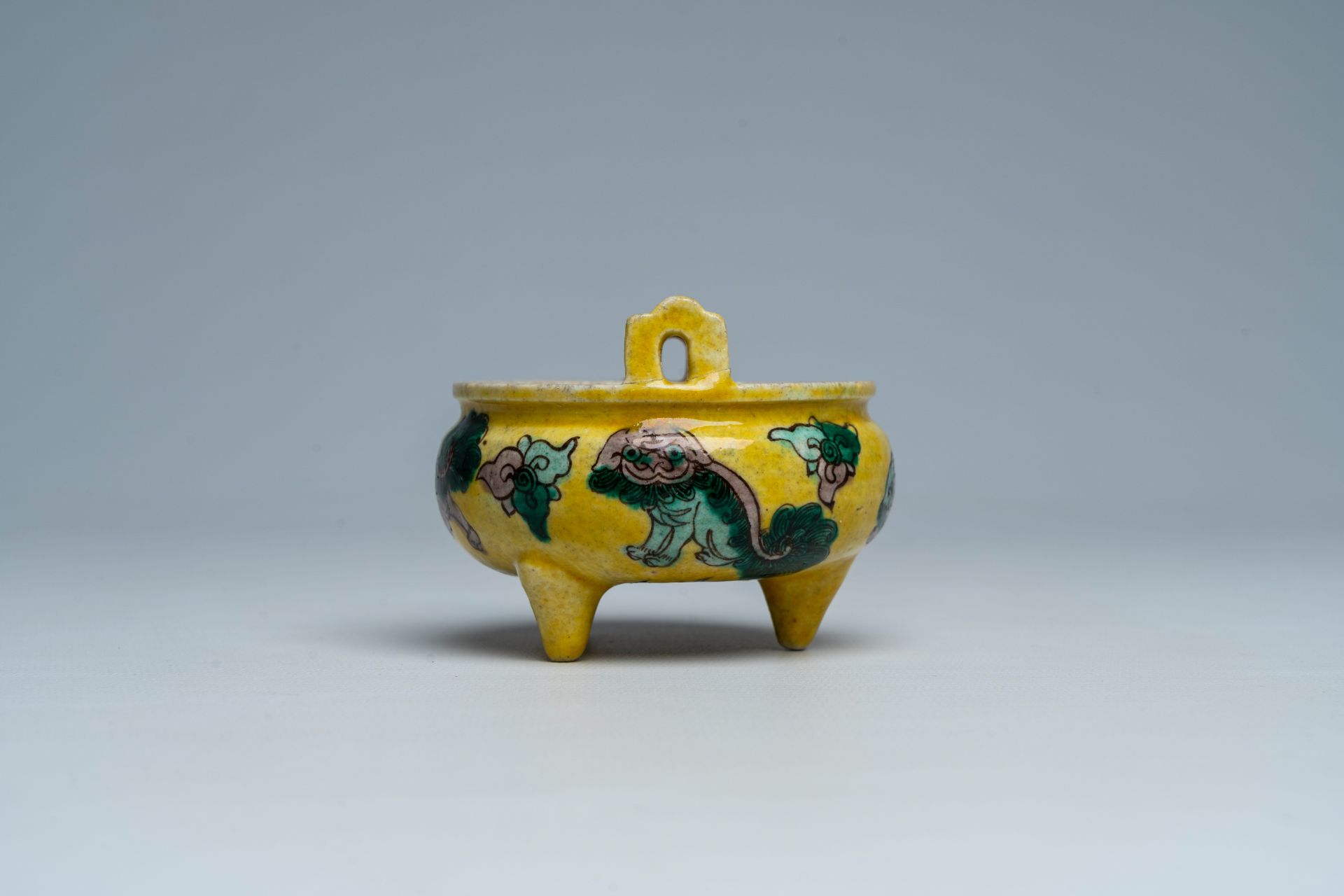 A Chinese verte biscuit yellow-ground 'Buddhist lions' tripod censer, 19th C. - Image 6 of 8