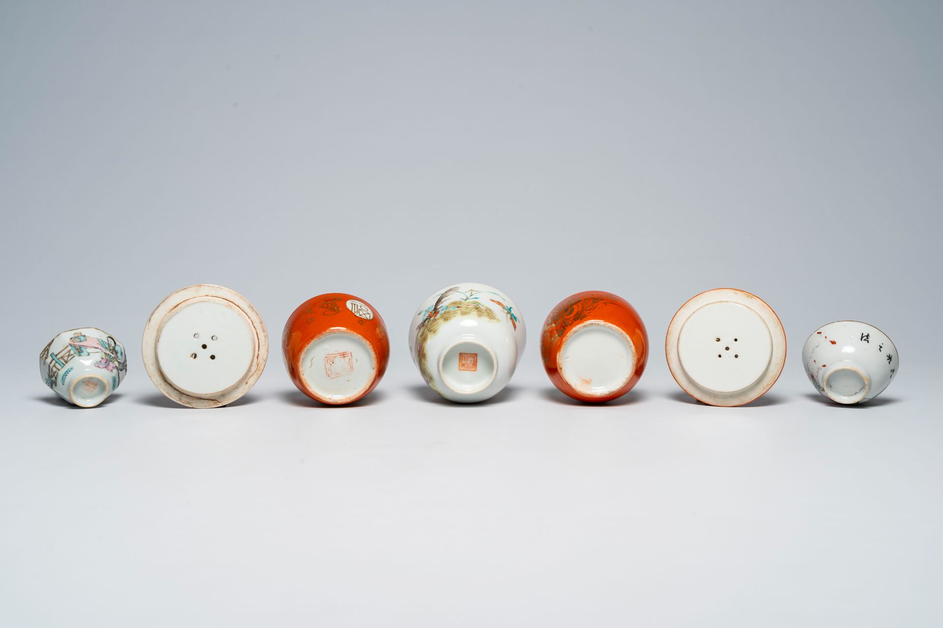 A varied collection of Chinese famille rose bowls, 19th/20th C. - Image 13 of 13