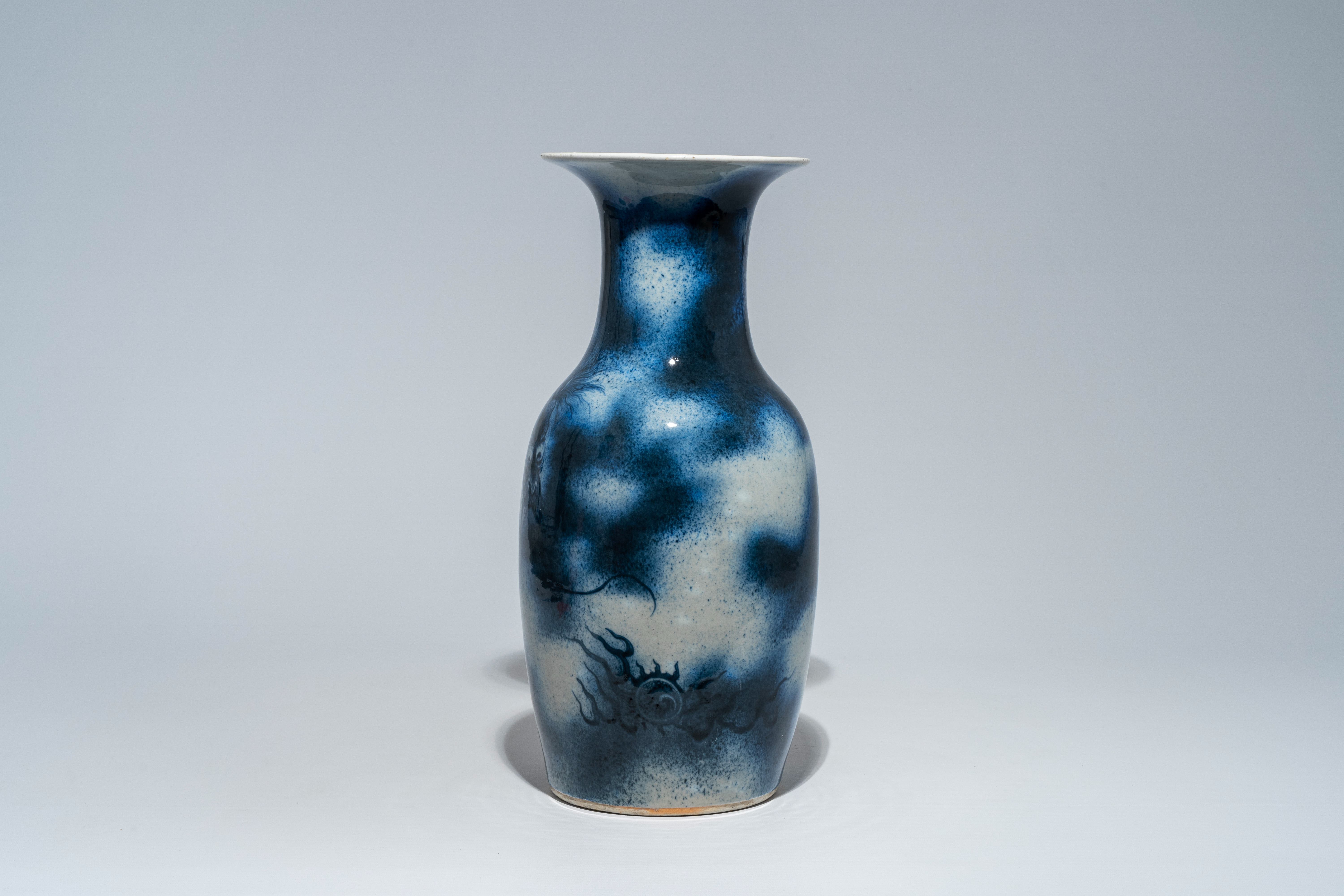 A Chinese blue and white 'dragon chasing the pearl' vase, 19th C. - Image 2 of 7