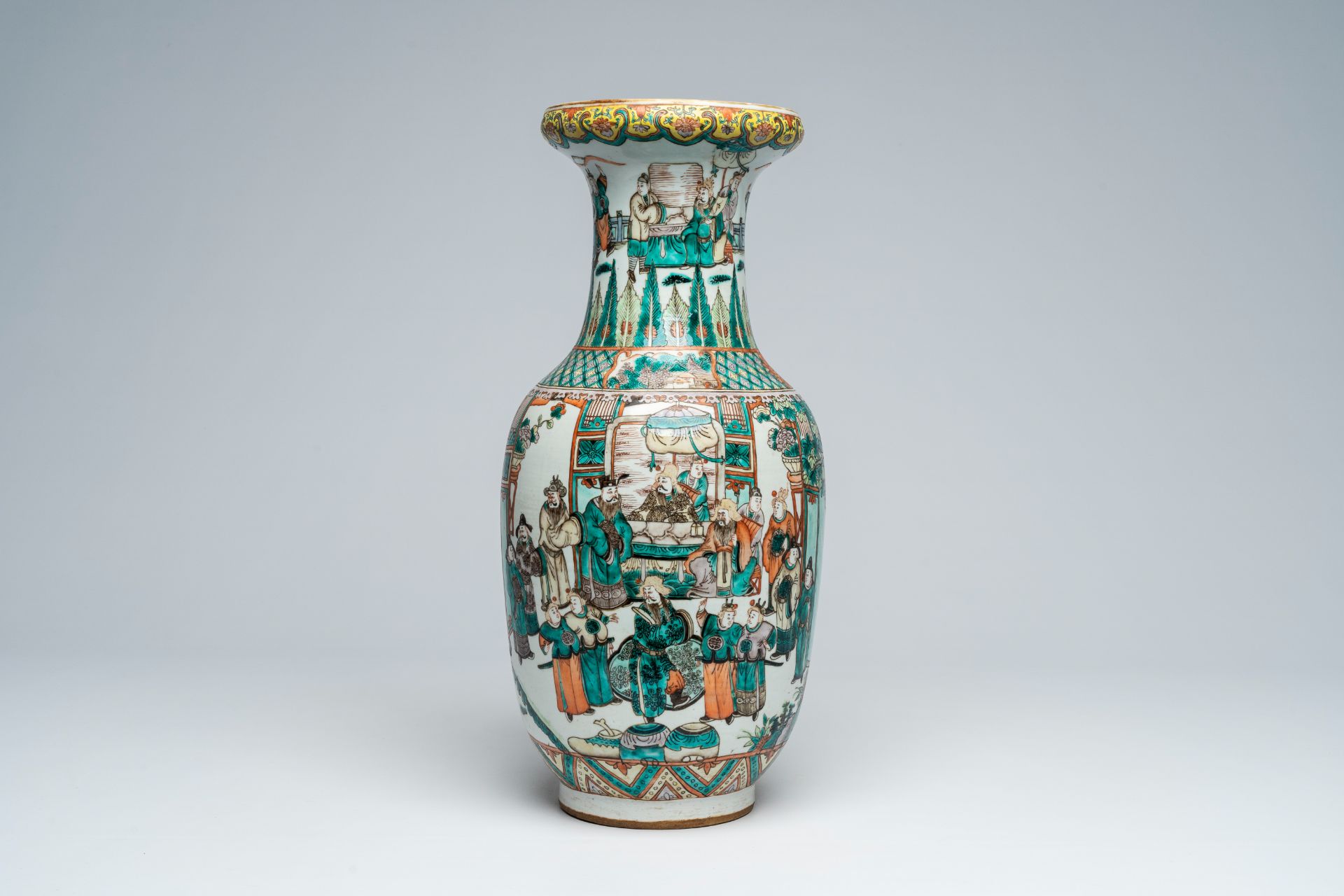 A Chinese famille verte vase with a palace scene all around, 19th C.