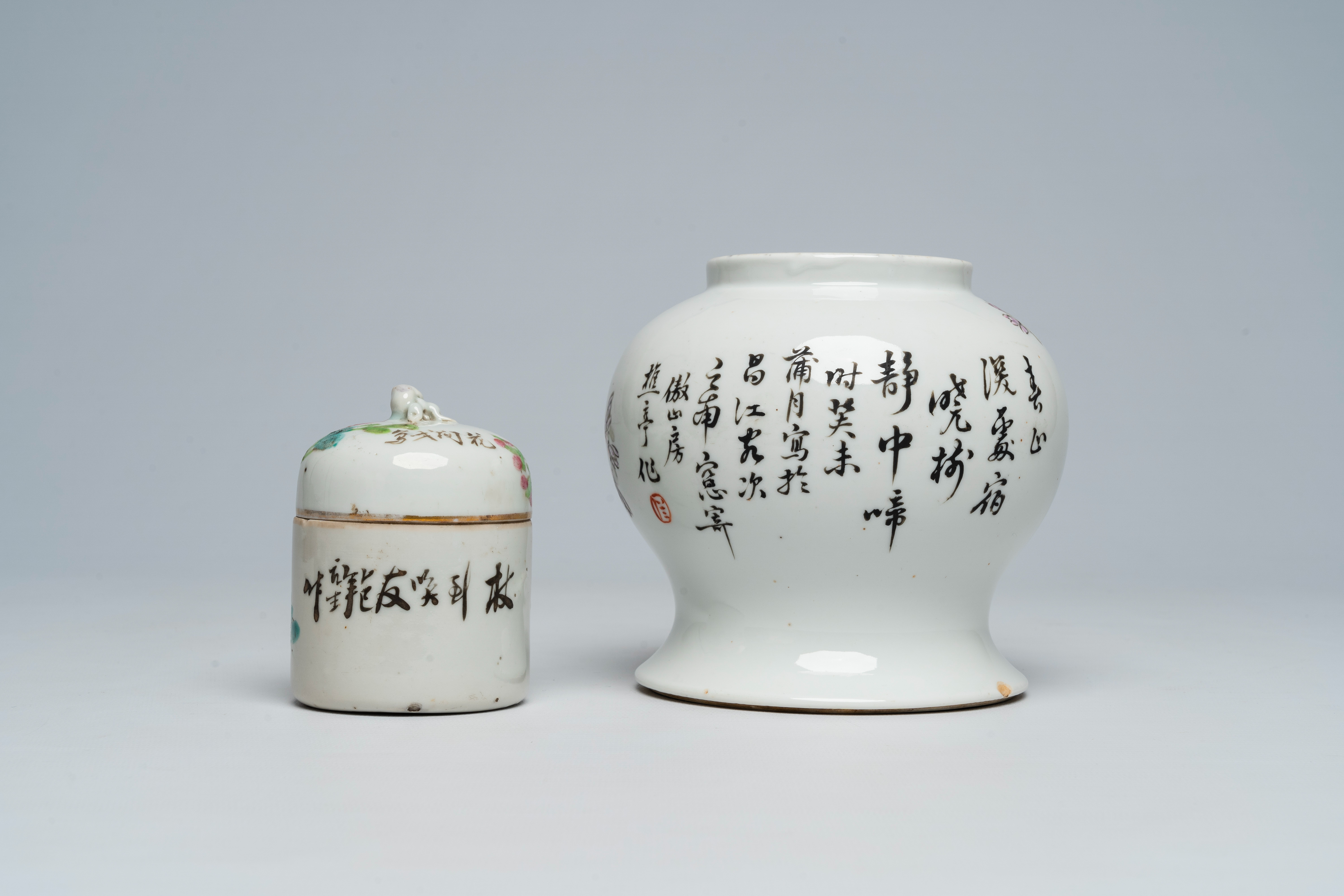 A Chinese qianjiang cai jar and cover, a dish and a vase with birds among blossoming branches, 19th/ - Bild 6 aus 9