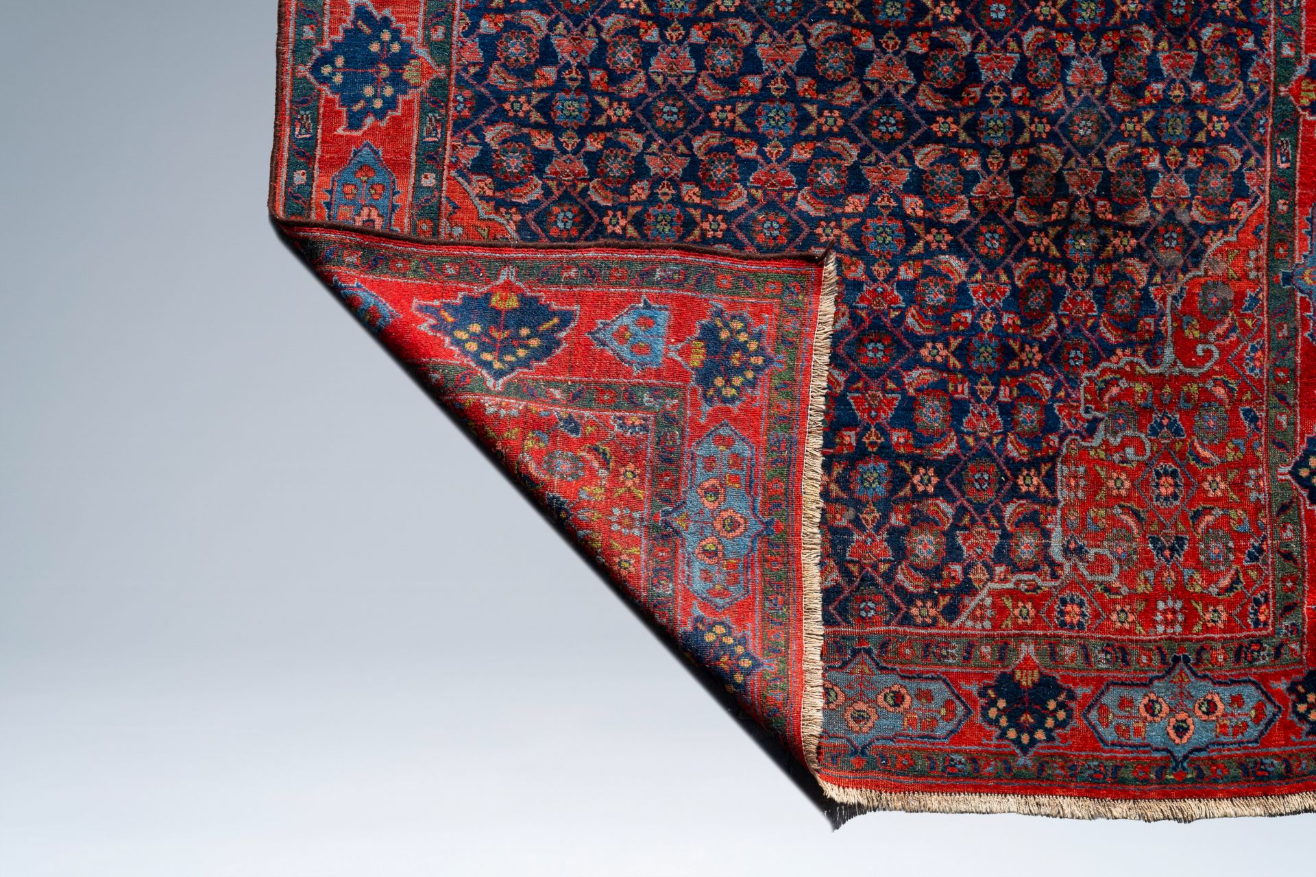 An Oriental Bidjar rug with floral design, wool on cotton, 20th C. - Image 2 of 3
