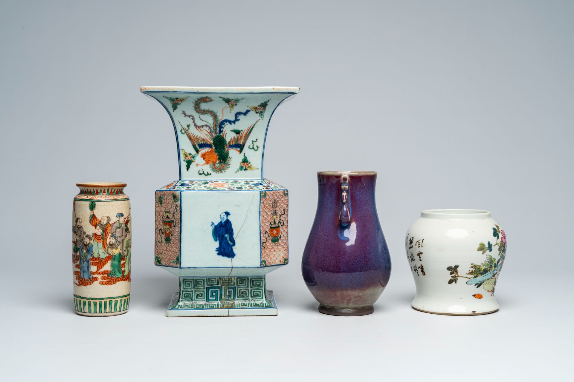 Four various Chinese polychrome and monochrome vases, 19th/20th C. - Image 5 of 8