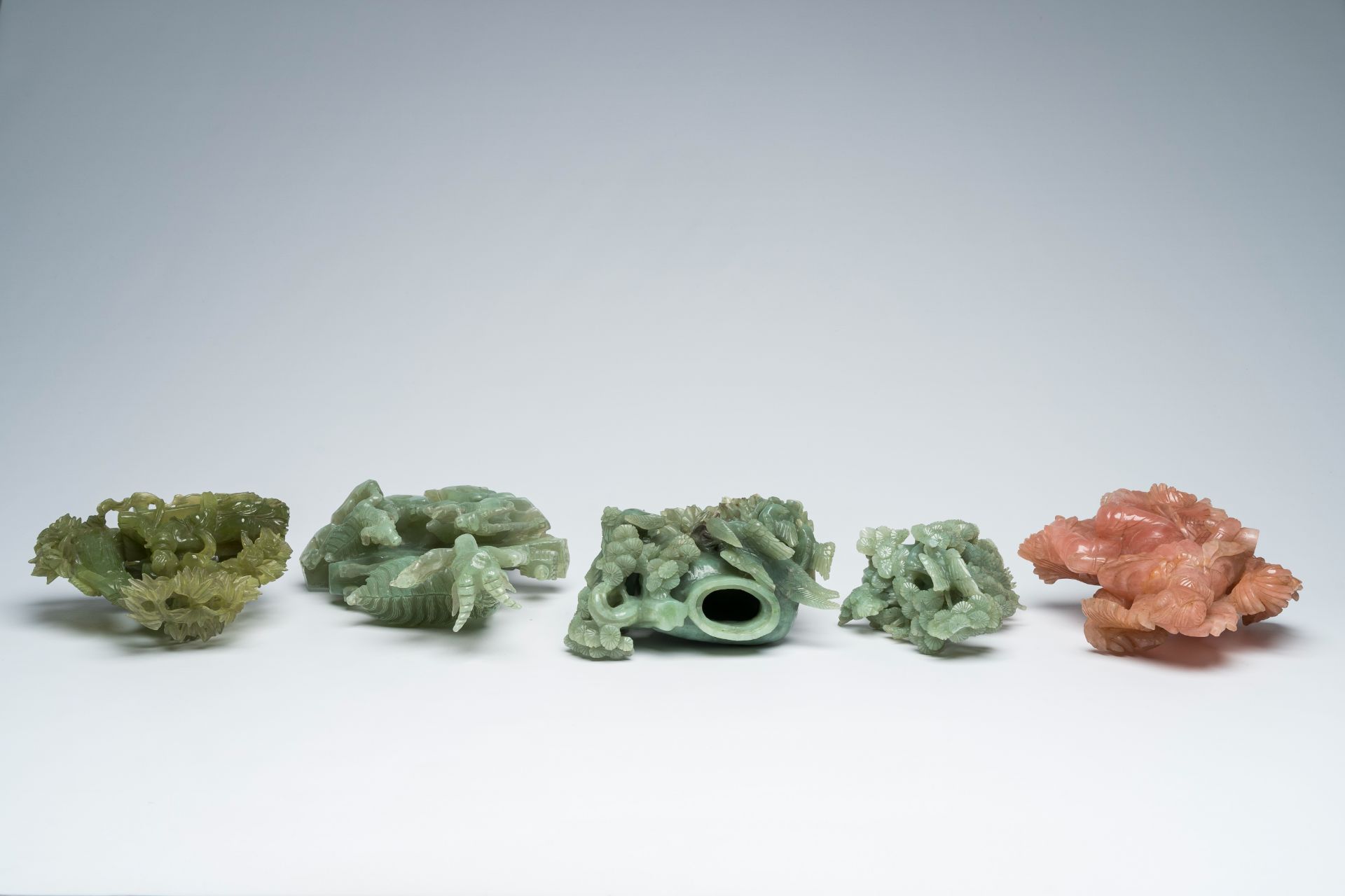 Four various Chinese hardstone carvings, 20th C. - Image 6 of 9